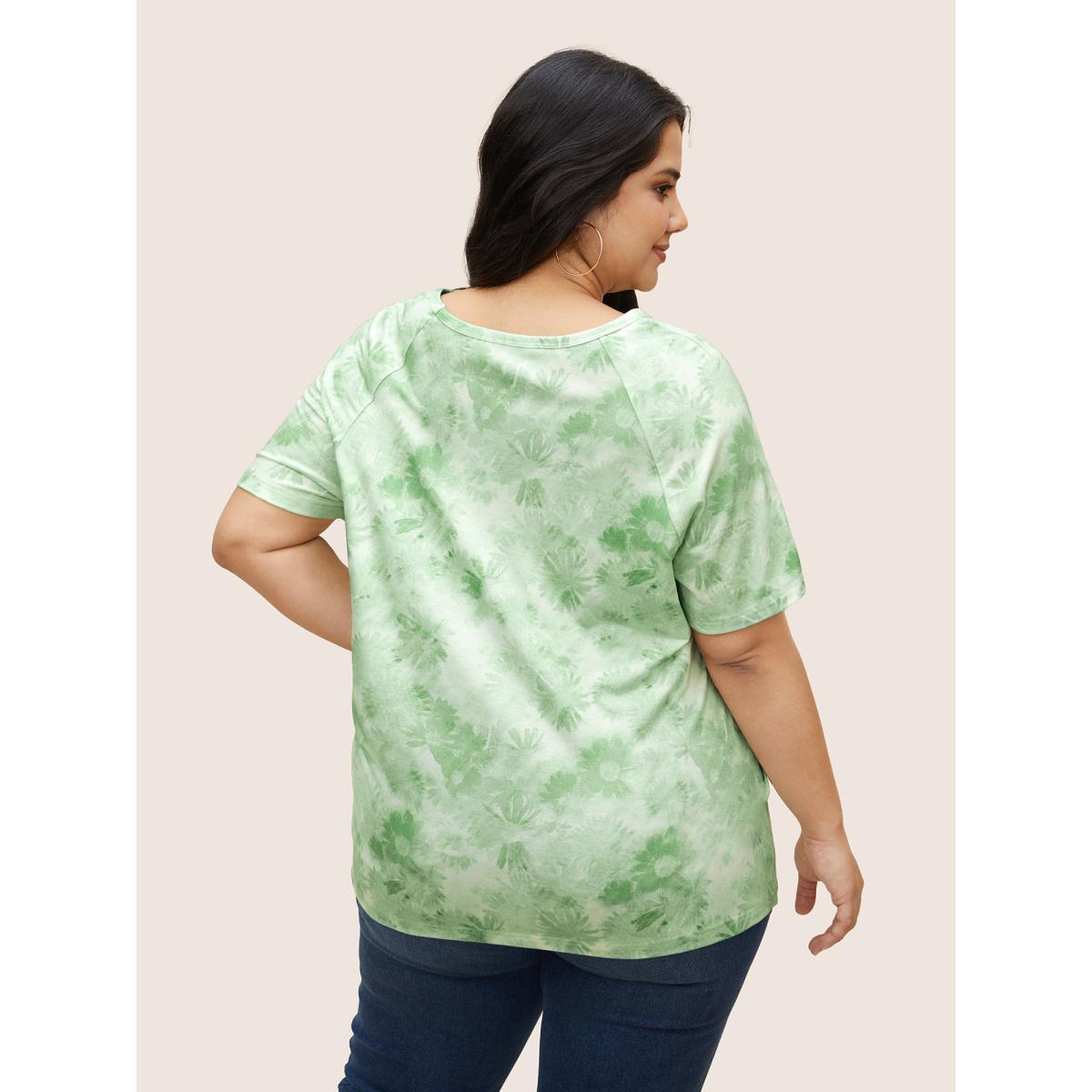 Plus Size Tie Dye Flowers Round Neck Raglan Sleeve T-shirt Green Women Casual Contrast Natural Flowers Round Neck Everyday T-shirts BloomChic 10/M Product Image