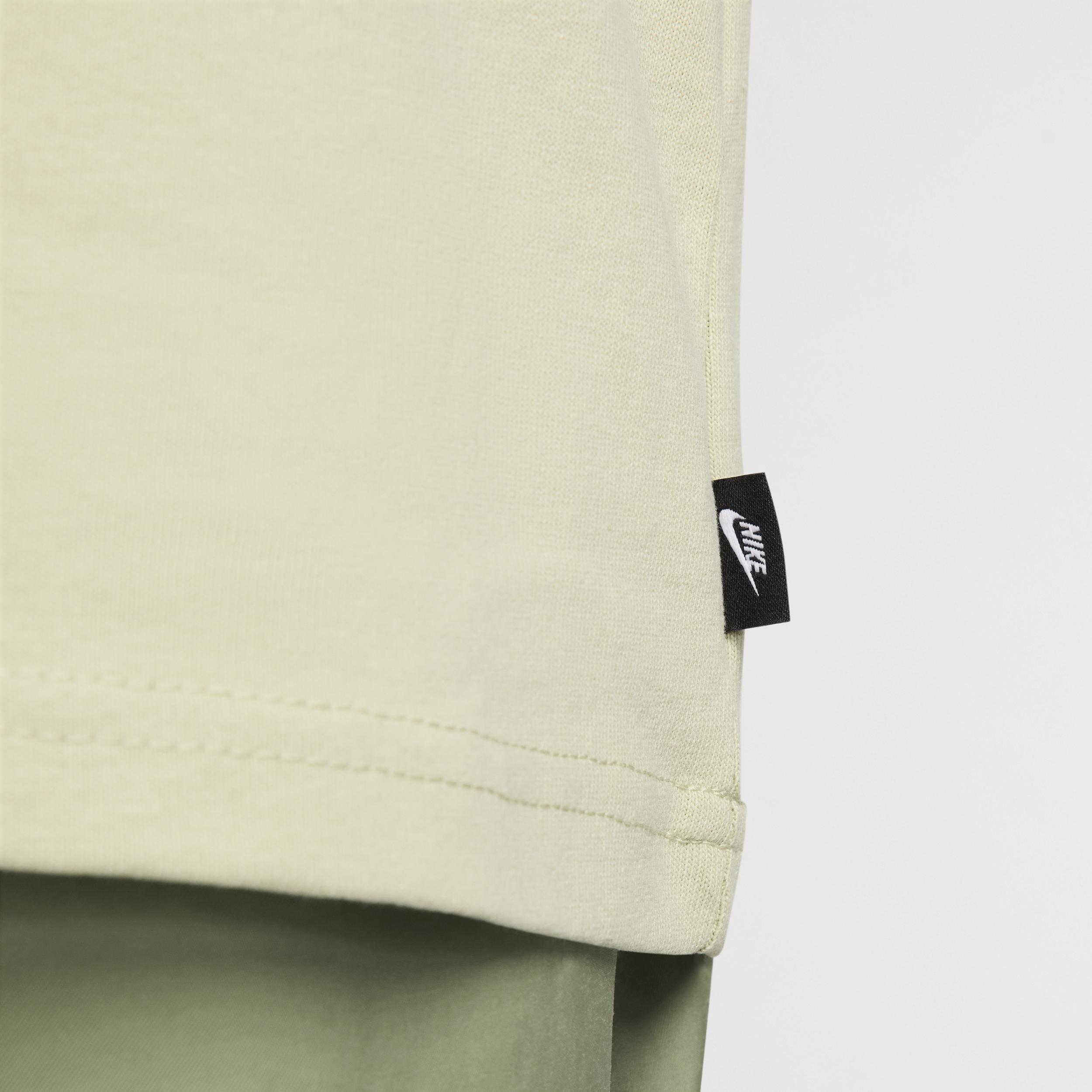 Nike Sportswear Premium Essentials Men's Long-Sleeve Pocket T-Shirt Product Image