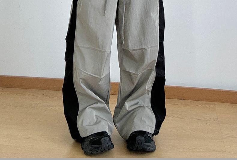 Low Waist Color-Block Loose-Fit Wide-Leg Sweatpants Product Image