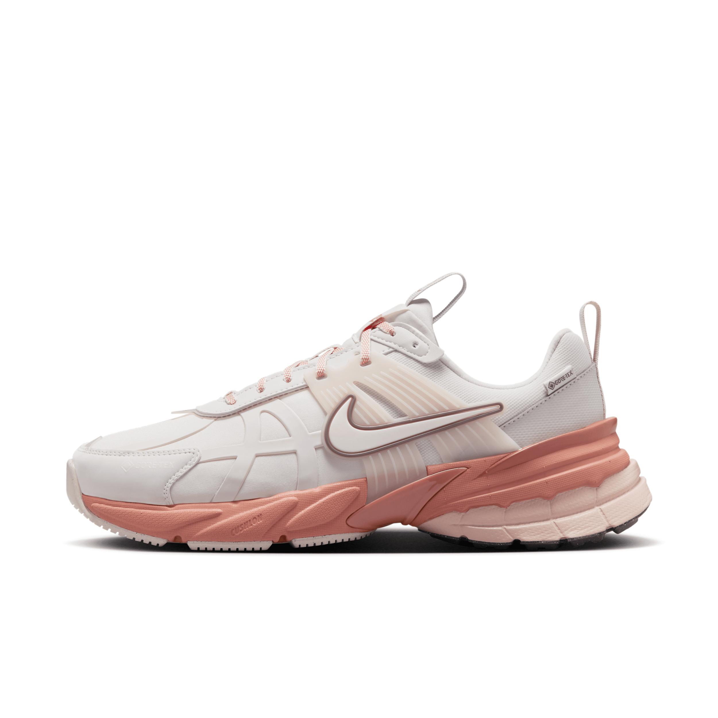 Nike Women's V2K Run GORE-TEX Waterproof Shoes Product Image