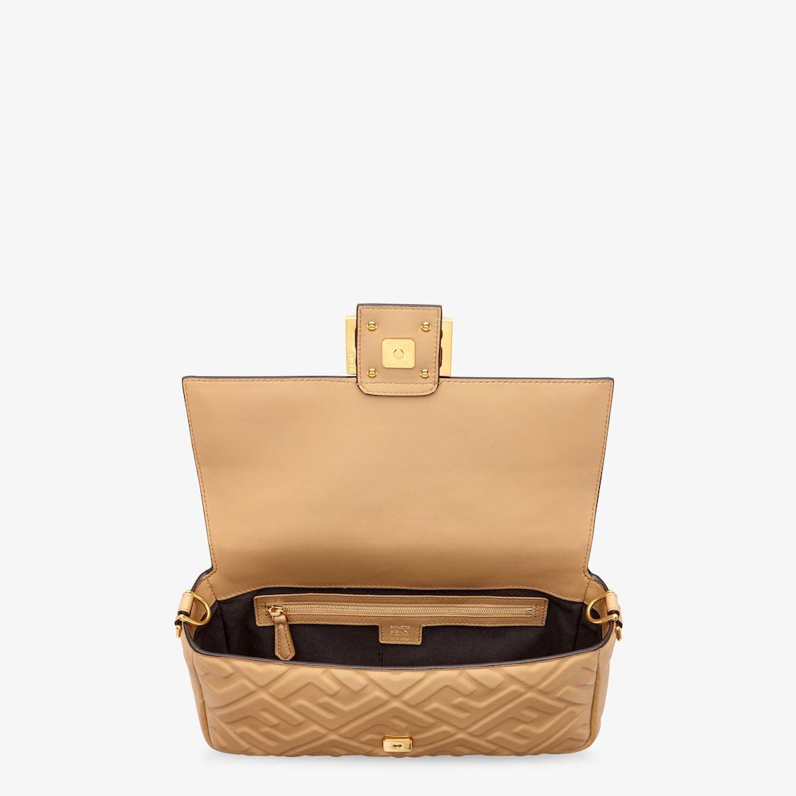 BaguetteBeige leather bag Product Image