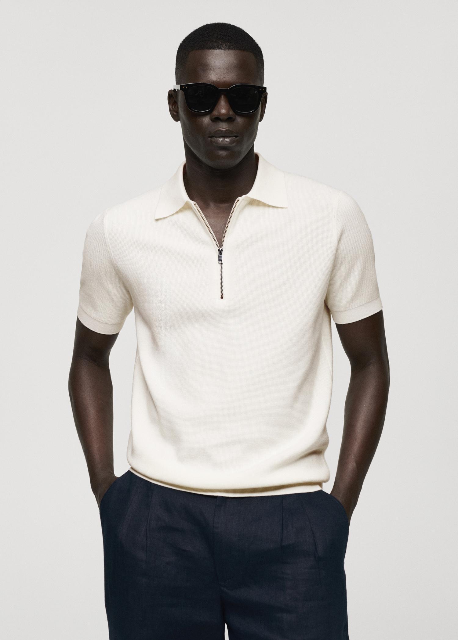 Knitted polo shirt with zip - Men | MANGO USA Product Image