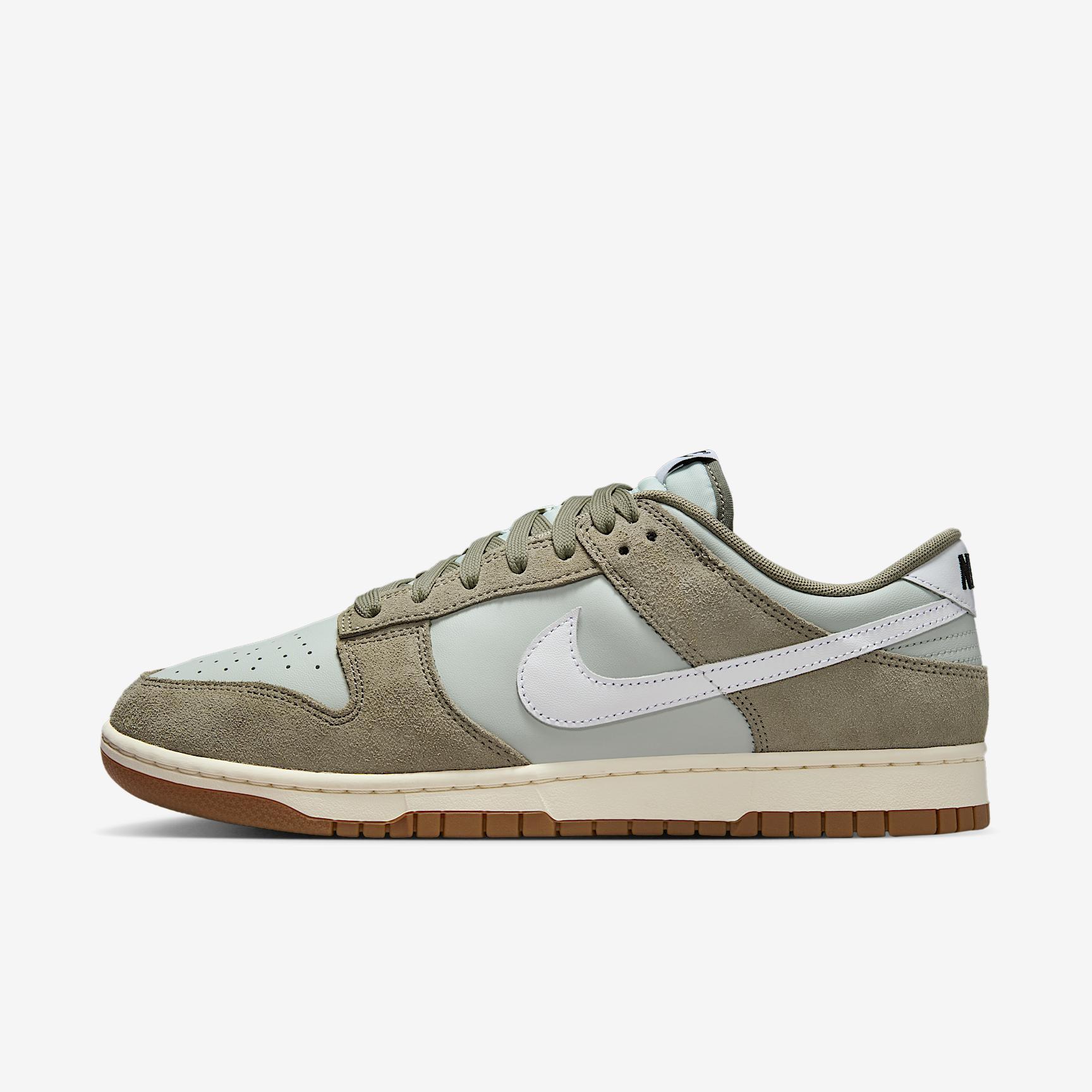 Nike Men's Dunk Low Retro SE Shoes Product Image