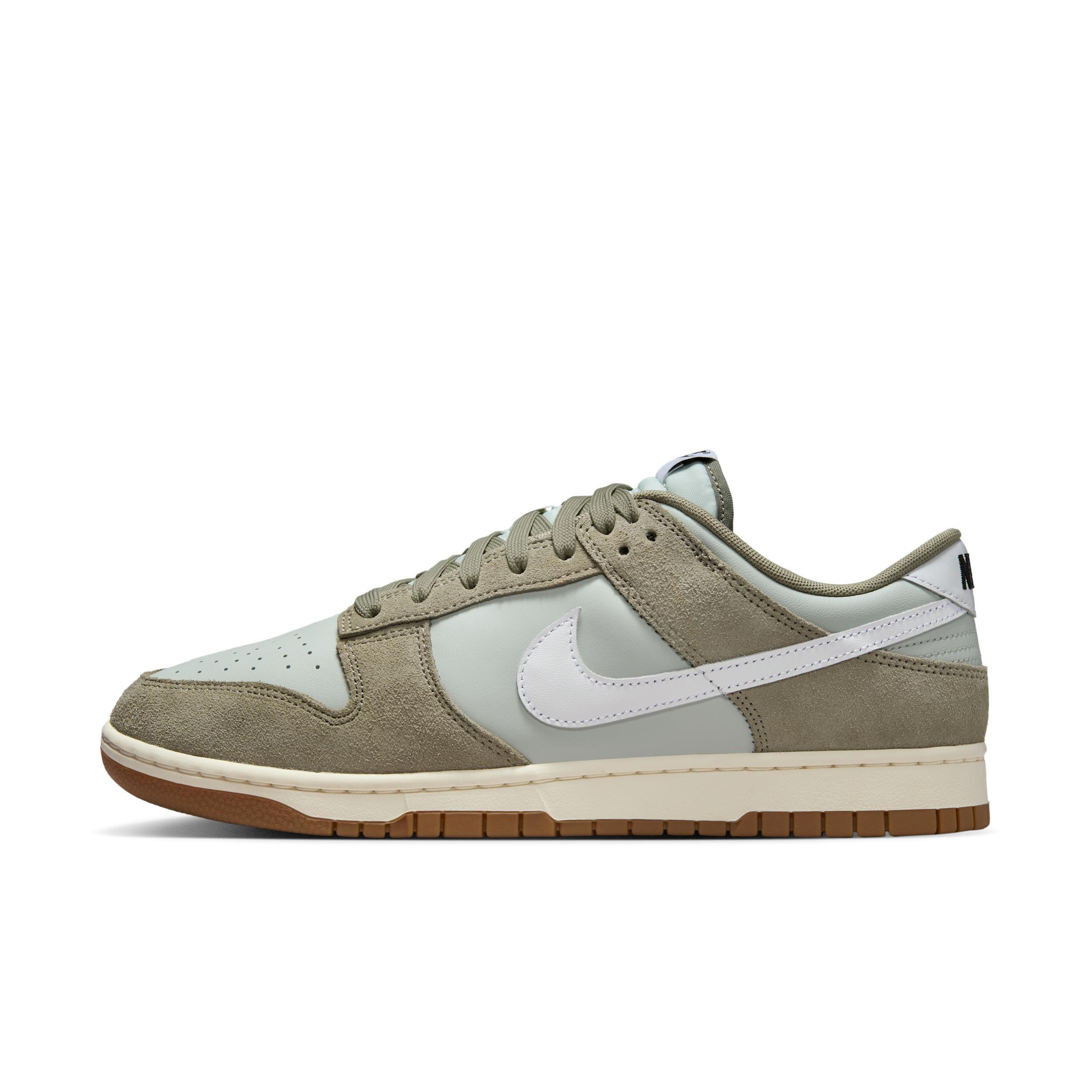Nike Men's Dunk Low Retro SE Shoes Product Image