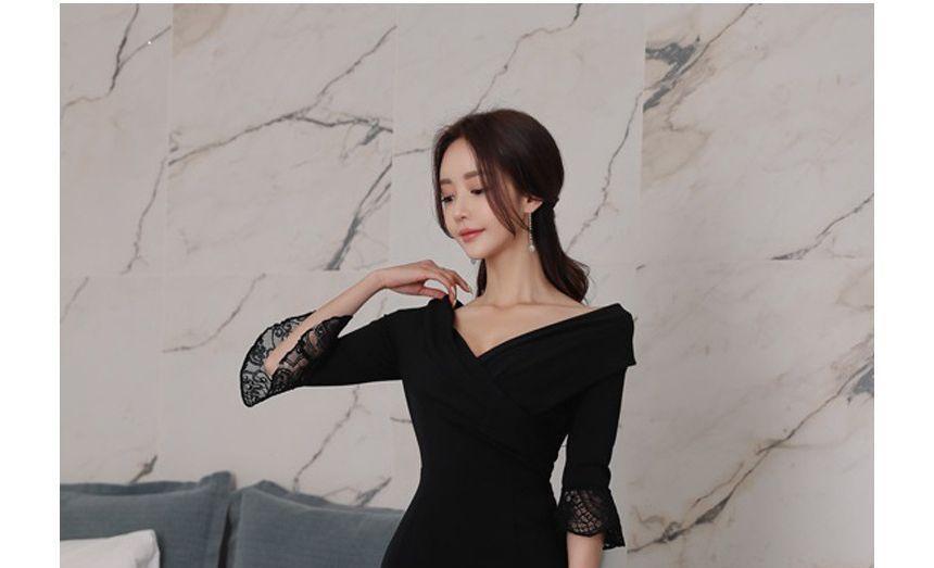 3/4-Sleeve V-Neck Lace Panel Midi Sheath Dress Product Image