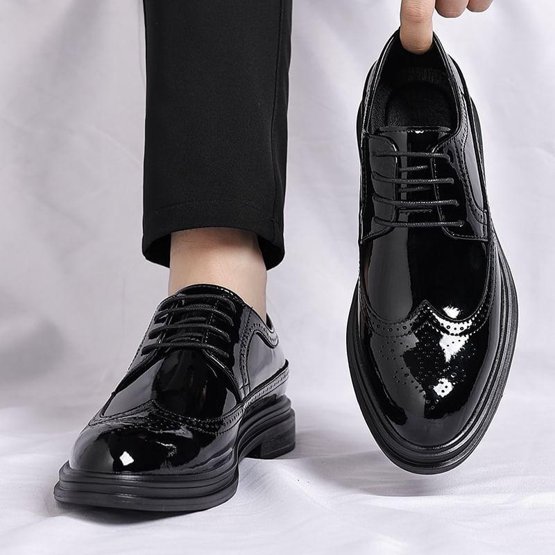 Lace-Up Wingtip Brogue Derby Shoes Product Image