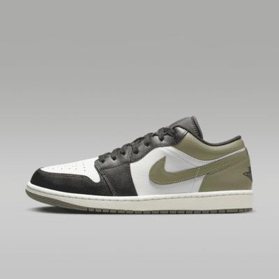 Mens Air Retro 1 Low Casual Shoes Product Image