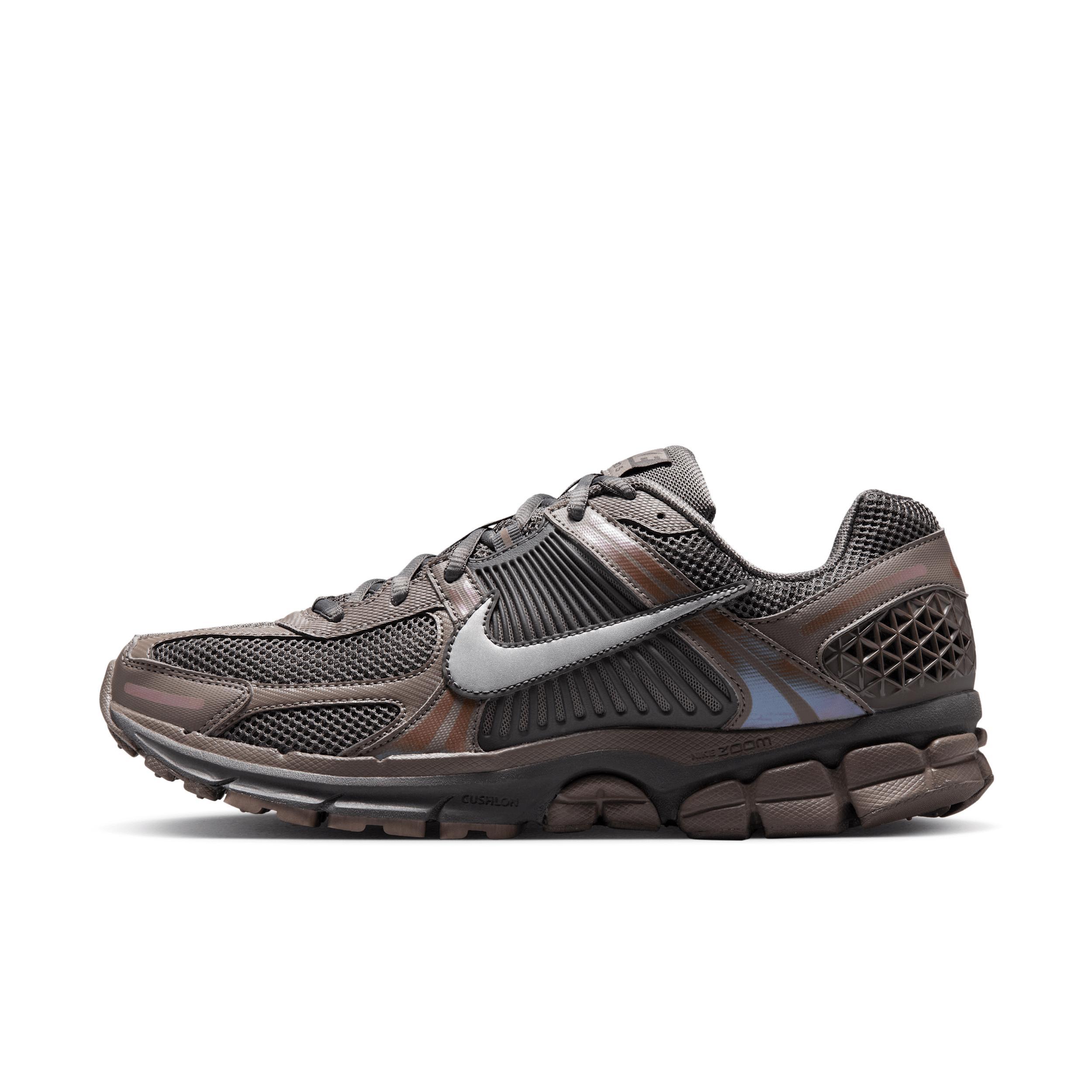 Nike Men's Zoom Vomero 5 Shoes Product Image