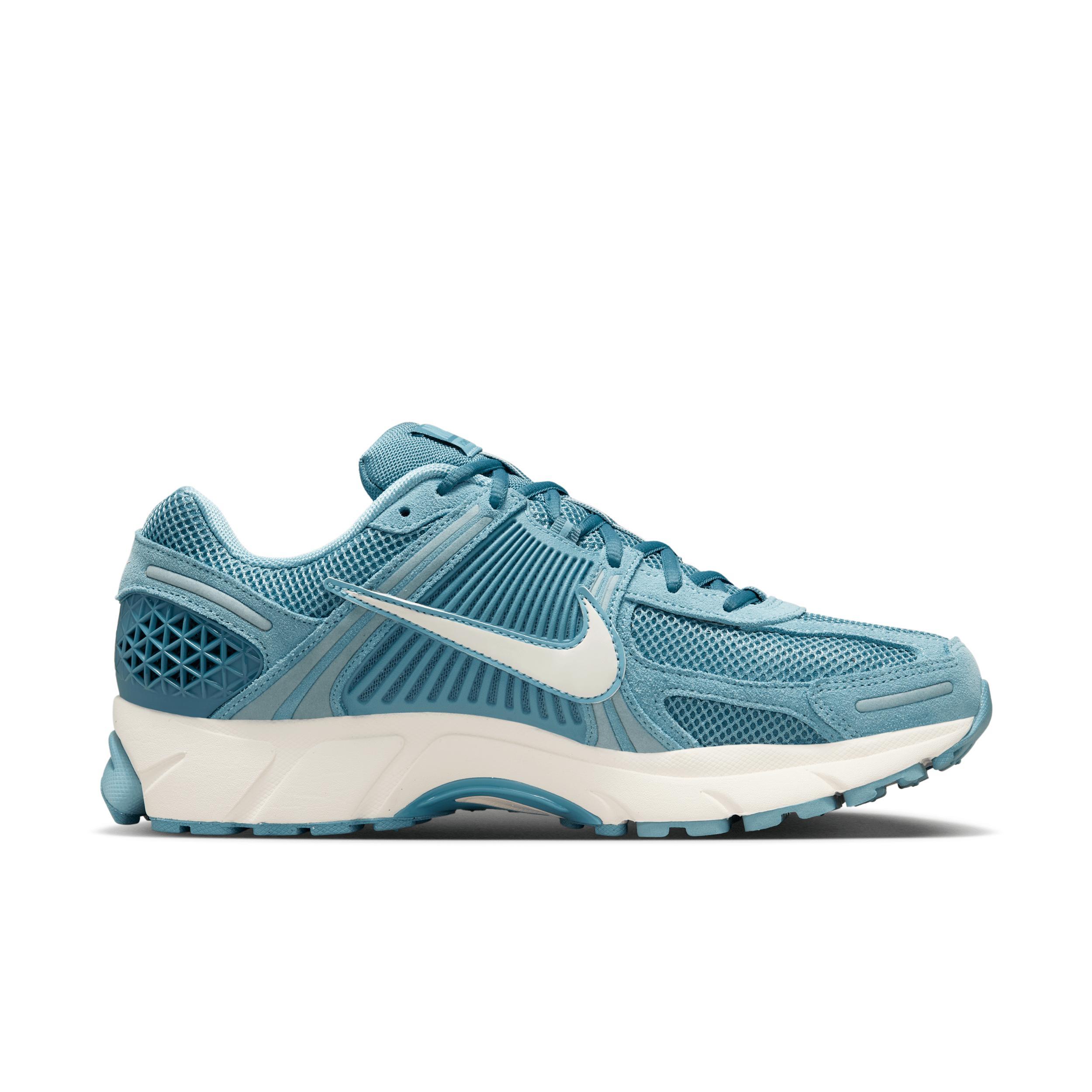 Nike Men's Zoom Vomero 5 Shoes Product Image