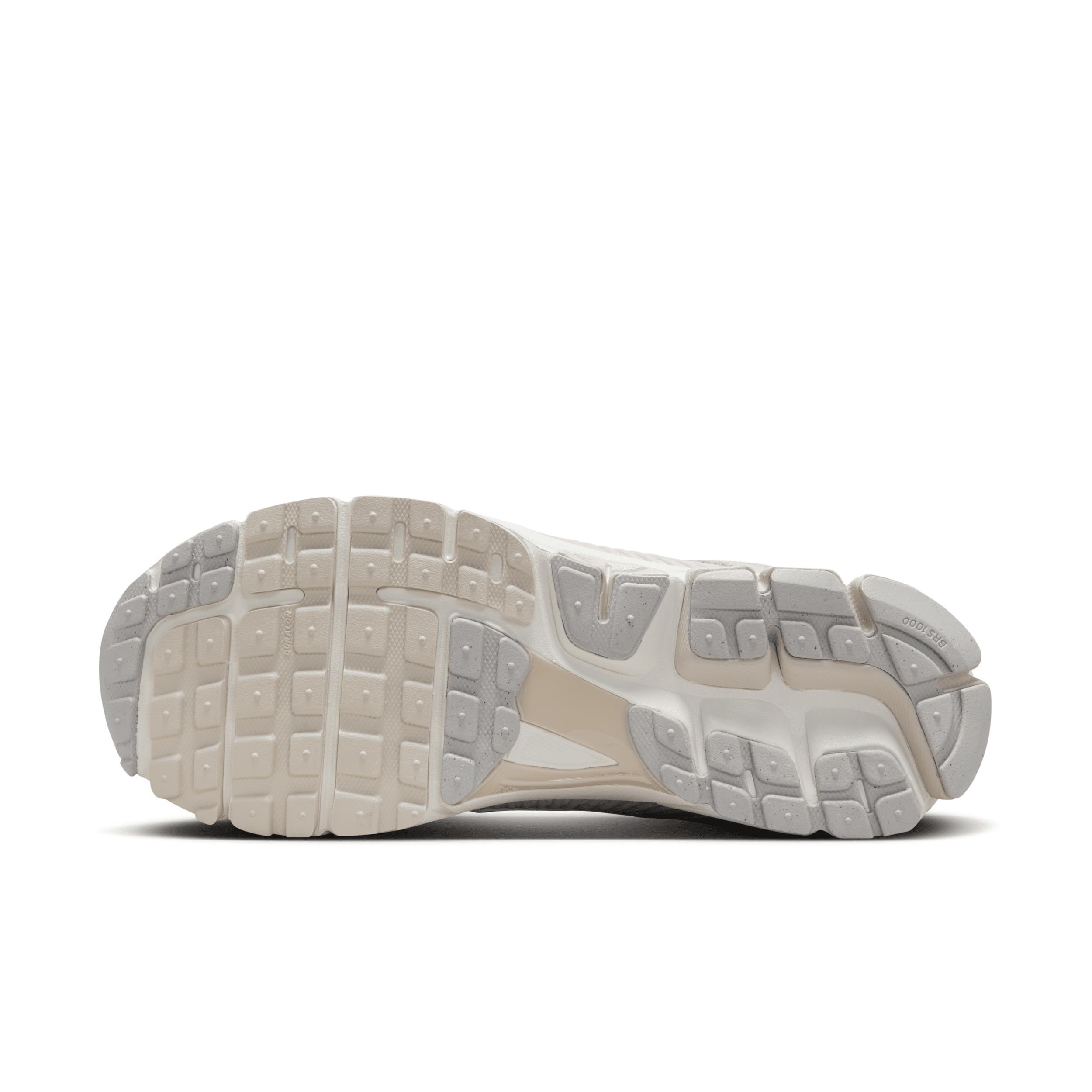 Nike Men's Zoom Vomero 5 Shoes Product Image