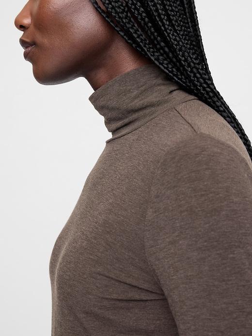 GapFit Breathe Turtleneck Product Image