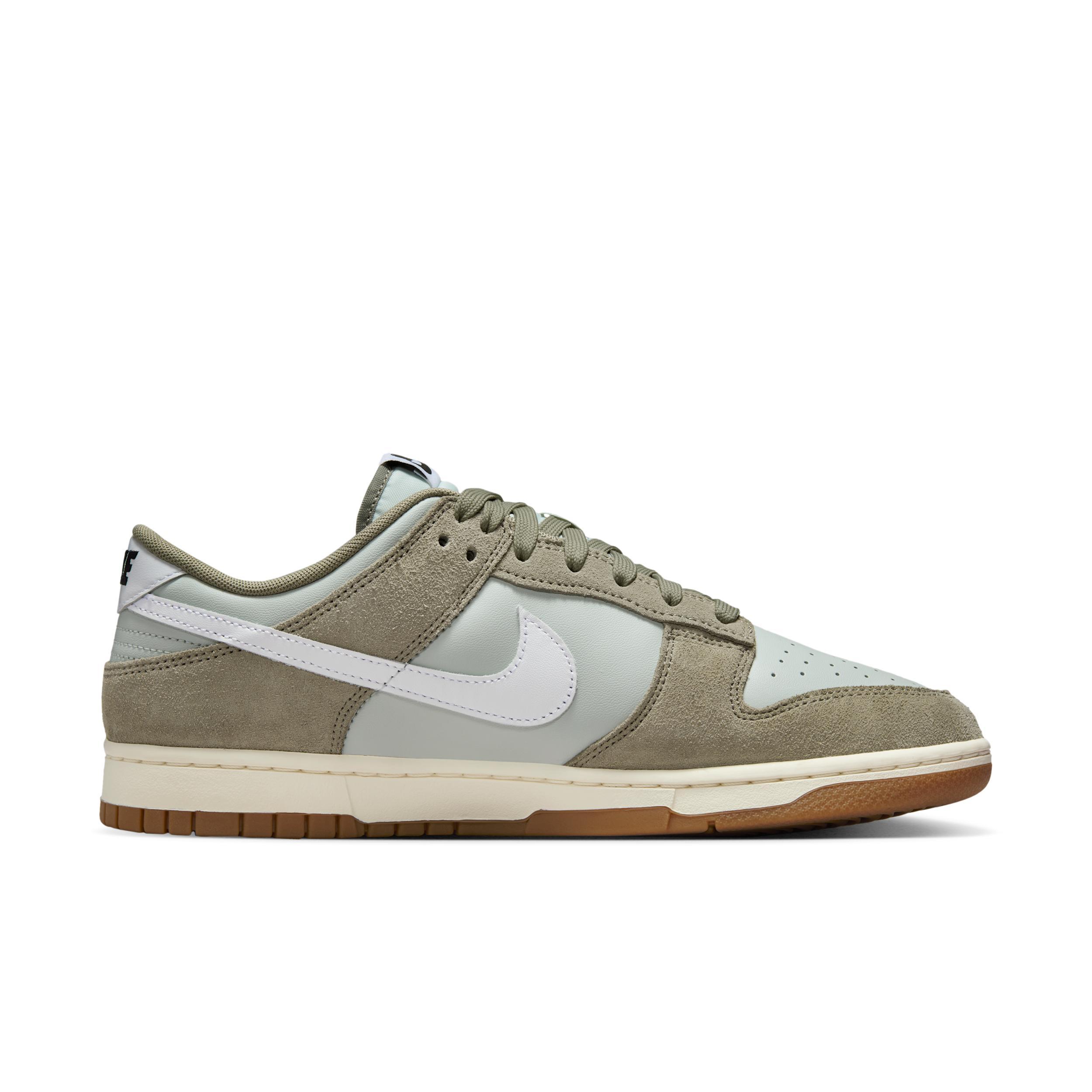 Nike Men's Dunk Low Retro SE Shoes Product Image