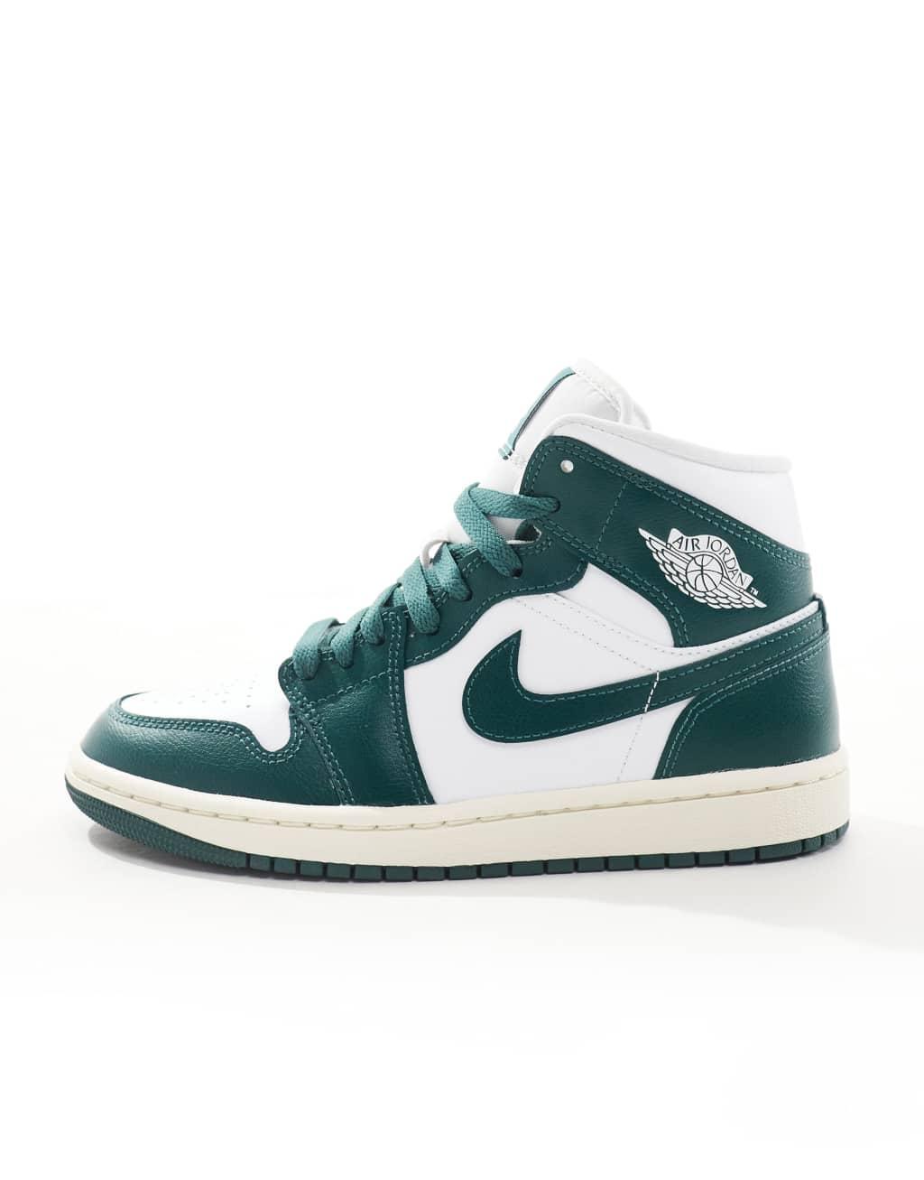 Air Jordan 1 Mid sneakers in green and white Product Image