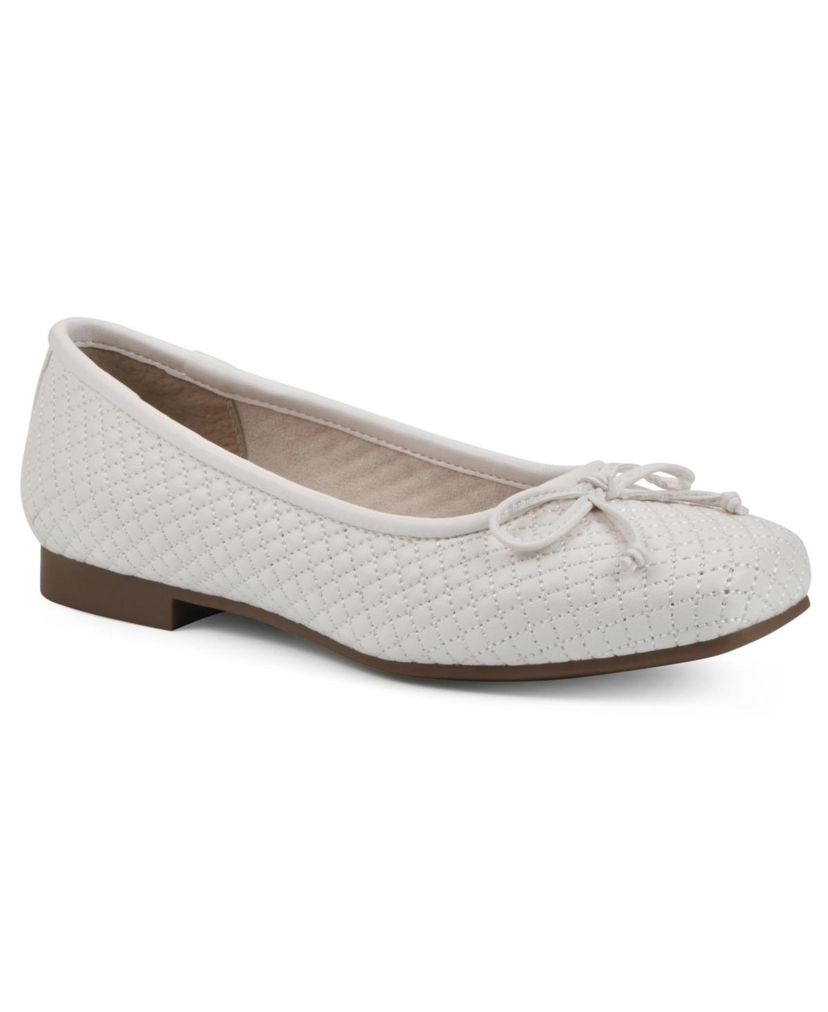 Cliffs Mountain Bessy (Cream/Smooth) Women's Flat Shoes Product Image