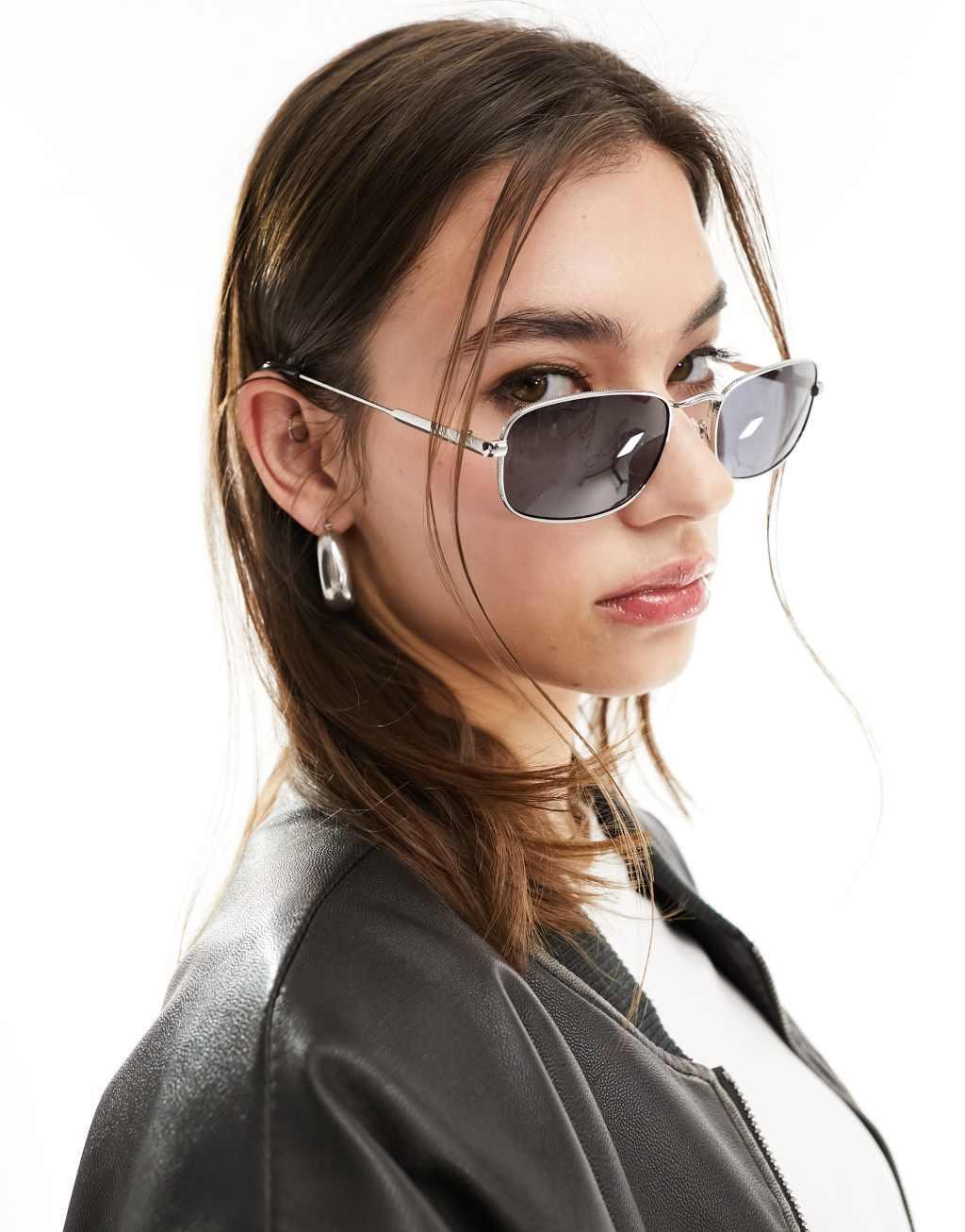 Jeepers Peepers rectangle metal sunglasses in silver Product Image