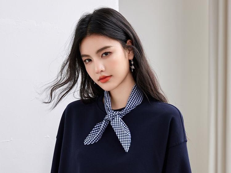 Set: Crew Neck Gingham Panel Crop Pullover + Scarf Product Image