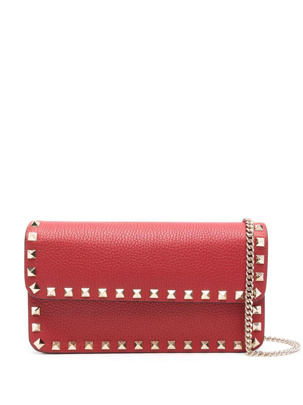 VALENTINO GARAVANI Rockstud Clutch In Rot Product Image