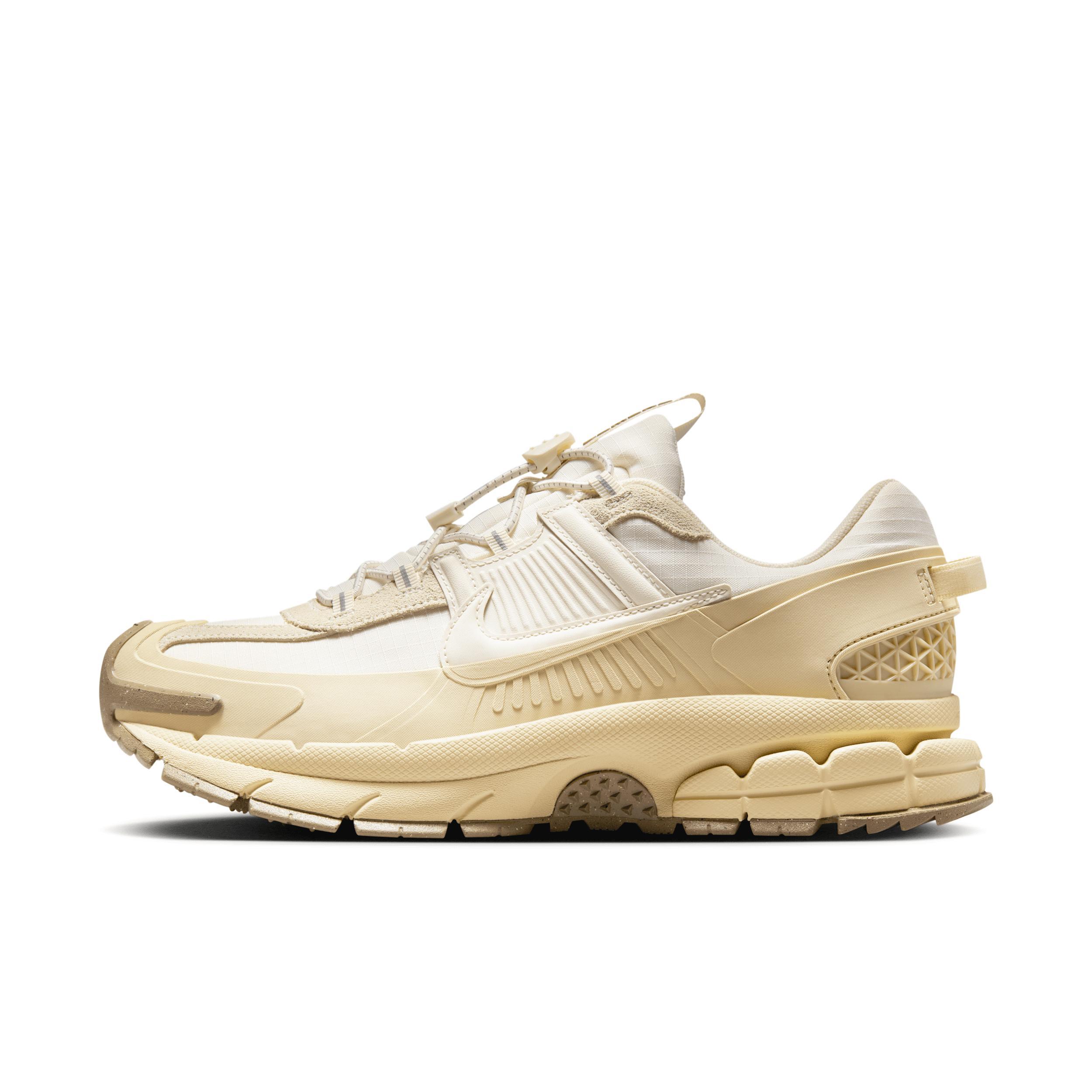 Nike Men's Zoom Vomero Roam Winterized Shoes Product Image