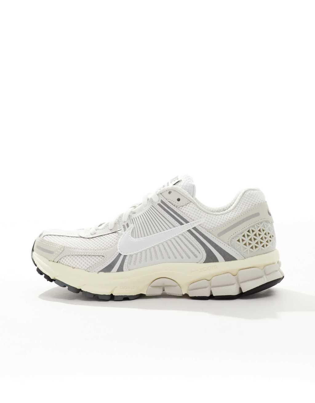 Nike Zoom Vomero 5 sneakers in white and gray Product Image