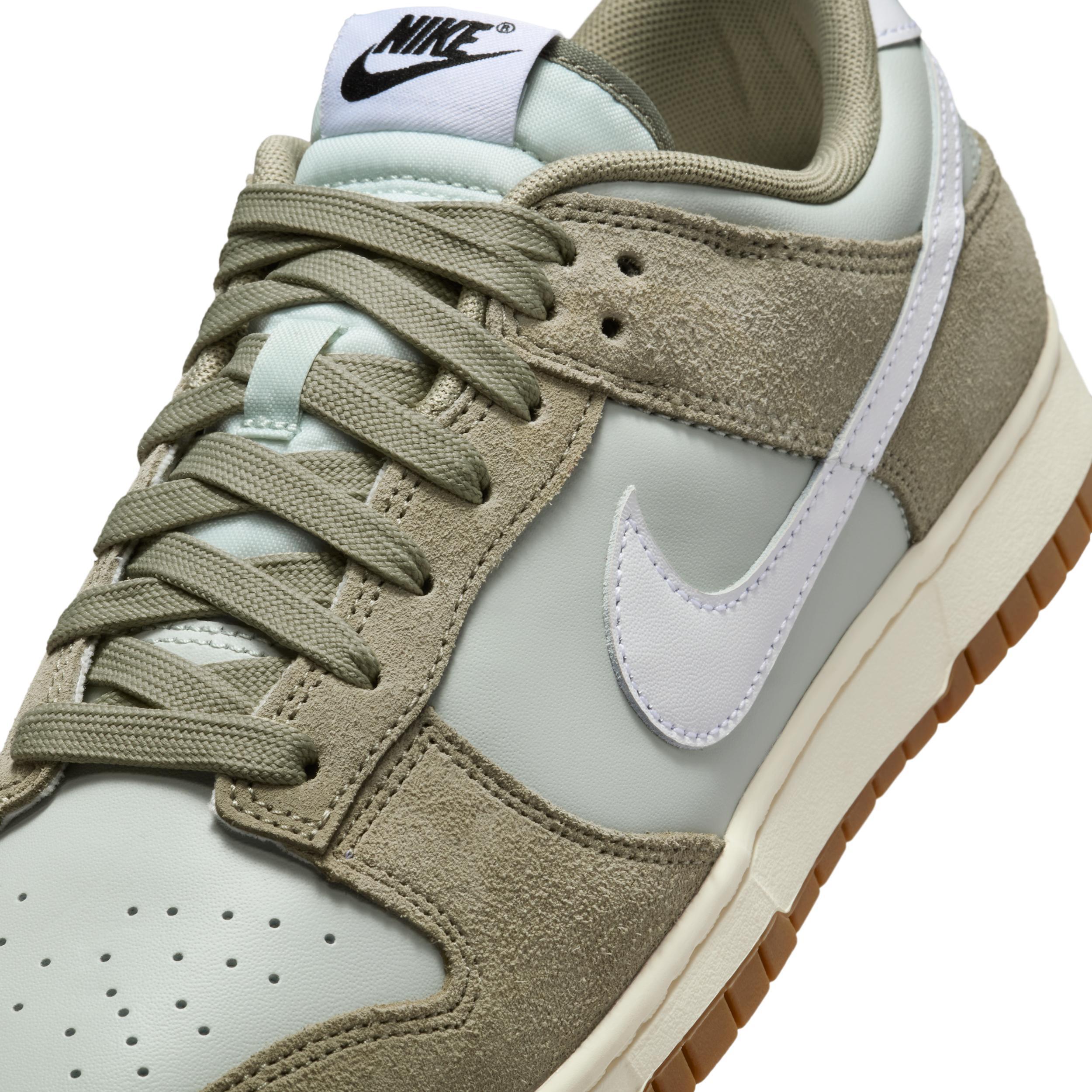 Nike Men's Dunk Low Retro SE Shoes Product Image