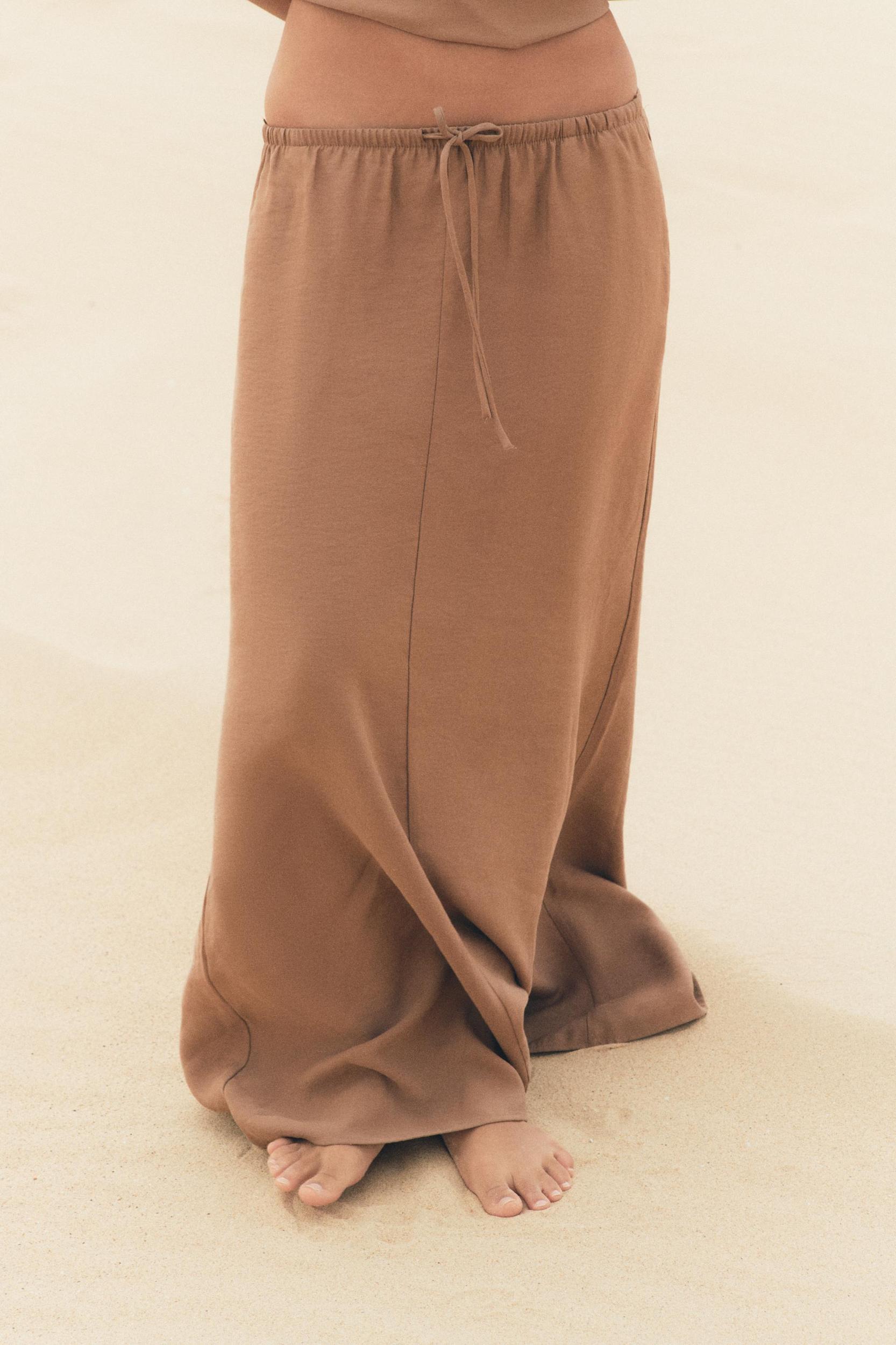 FLOWY MIDI SKIRT Product Image