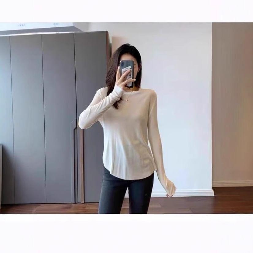 Long-Sleeve Round Neck Plain Tee Product Image