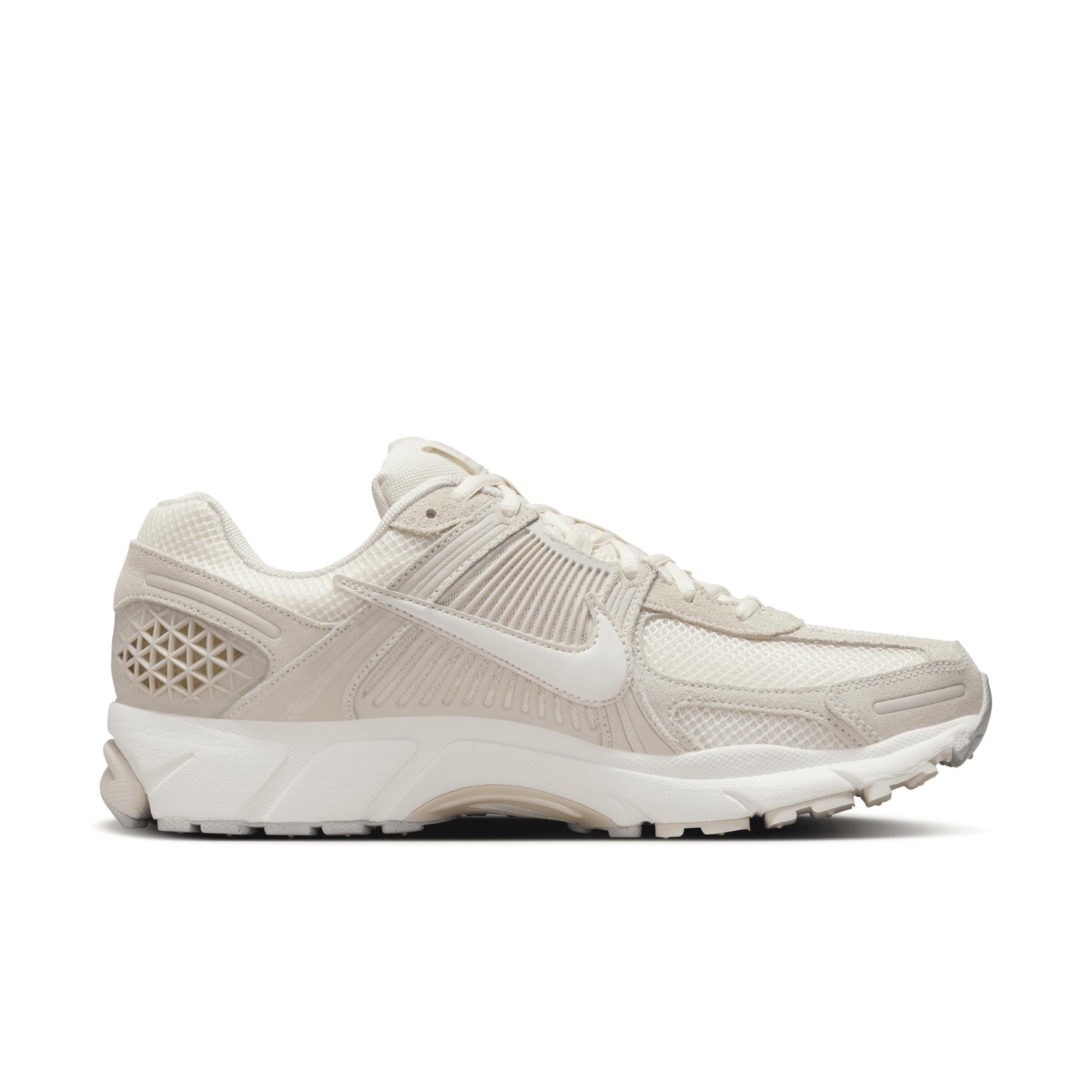 Nike Men's Zoom Vomero 5 Shoes Product Image