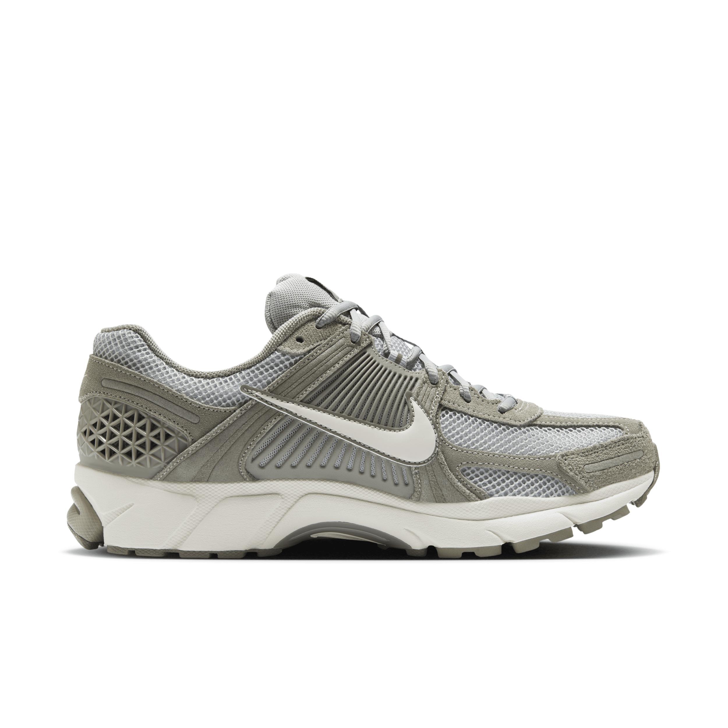 Nike Men's Zoom Vomero 5 Shoes Product Image