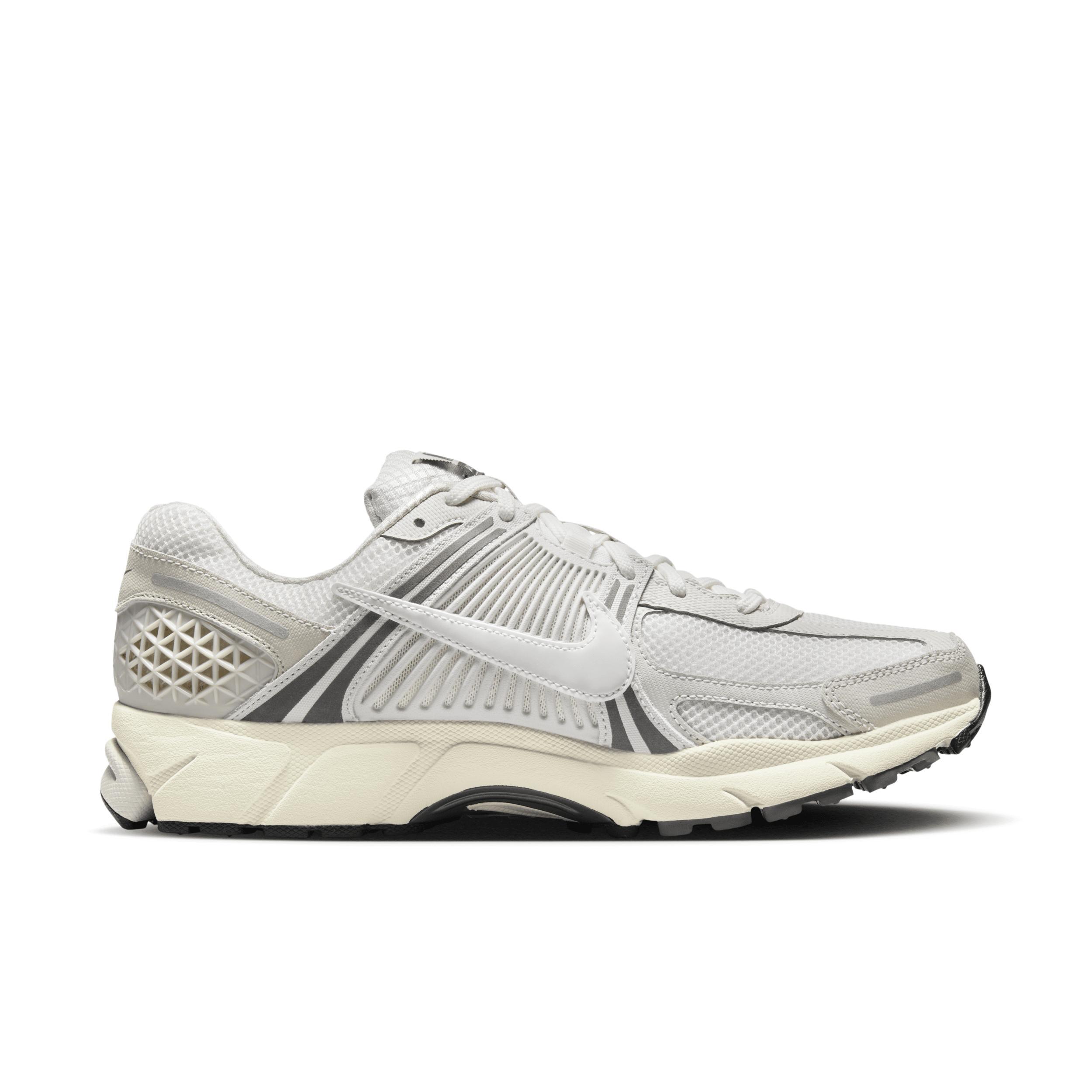 Nike Men's Zoom Vomero 5 SE Shoes Product Image