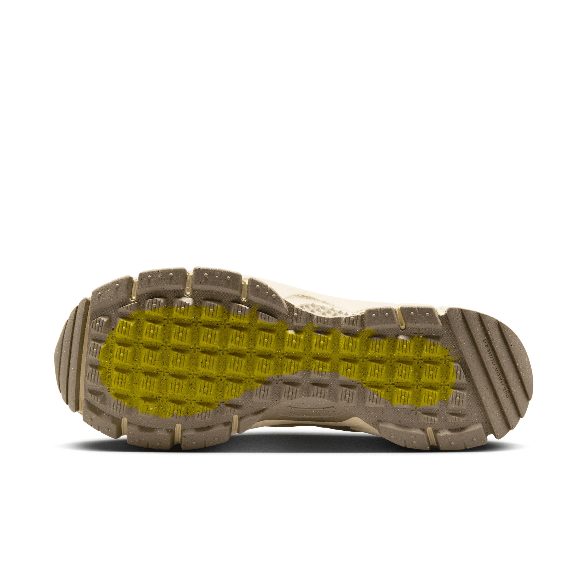 Nike Men's Zoom Vomero Roam Winterized Shoes Product Image