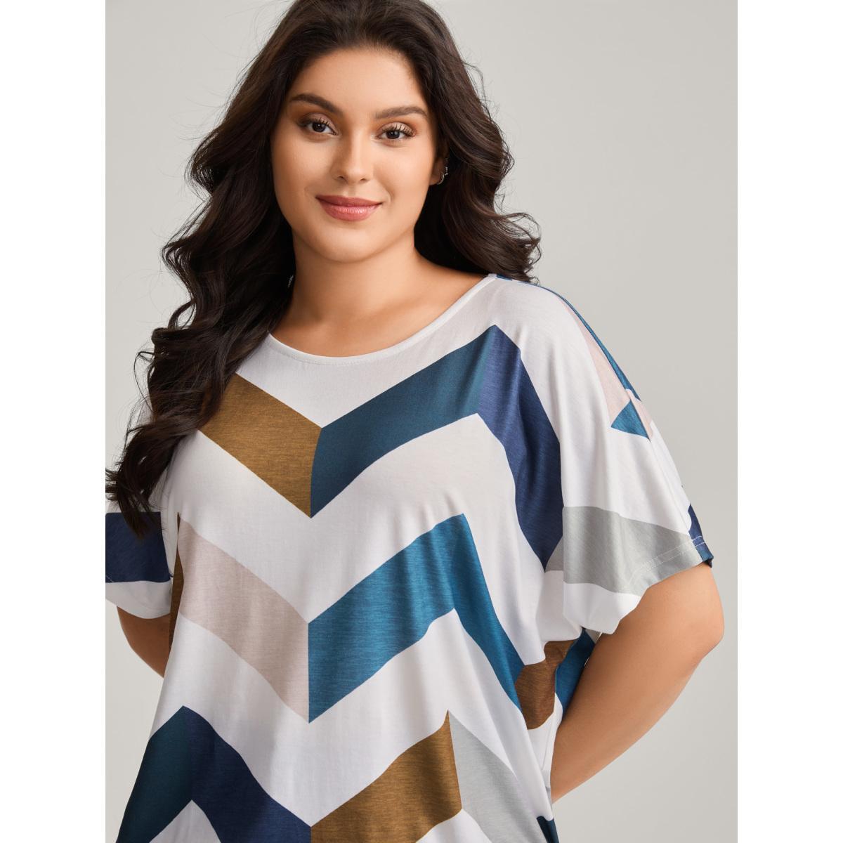 Plus Size Color Block Wavy Print T-Shirt WhiteSmoke Women Contrast Round Neck Loose Everyday-Casual T-shirts BloomChic 22-24/3X Product Image