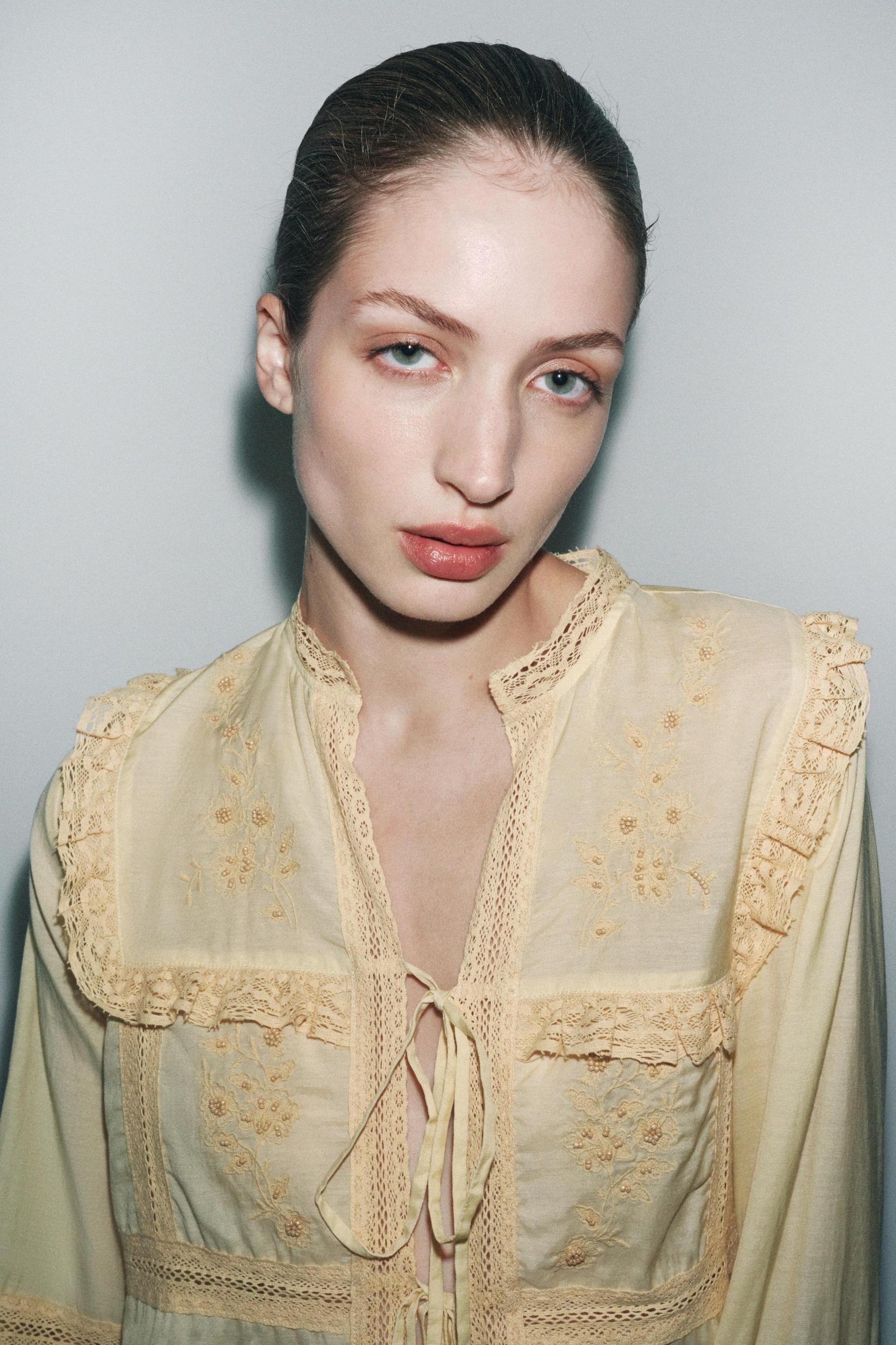 EMBROIDERED LACE BLOUSE LIMITED EDITION Product Image