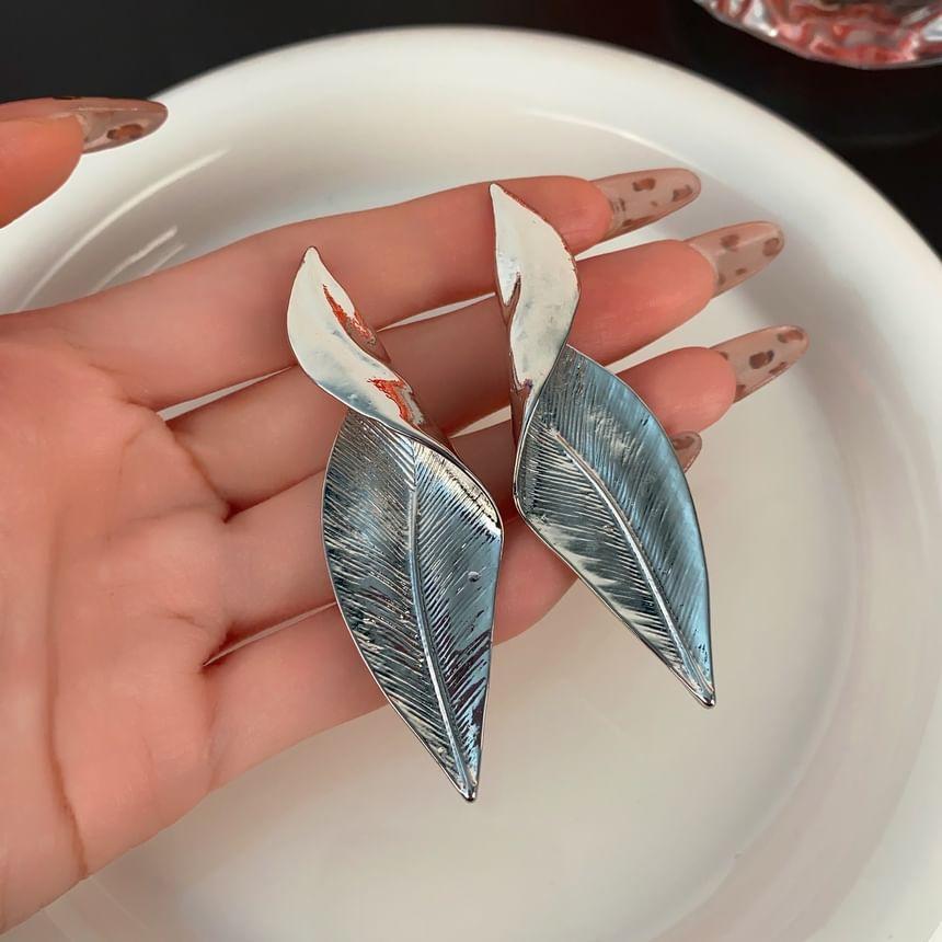 Leaf Drop Earring Product Image