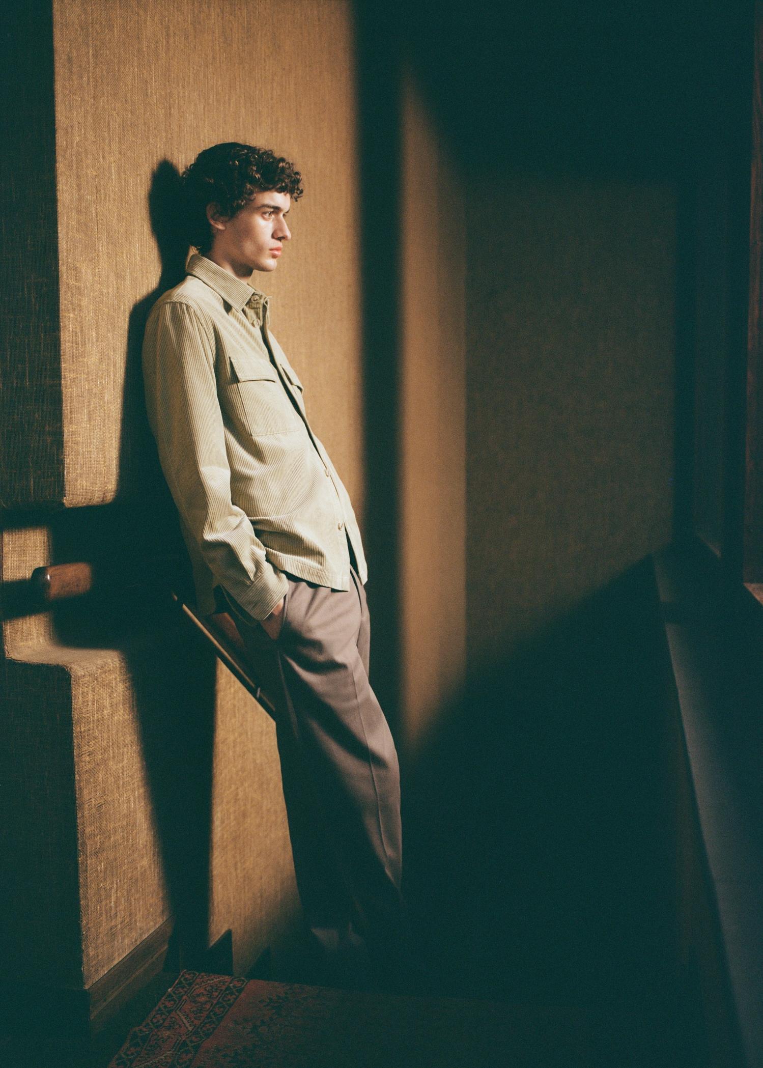 Pleated pants under cuff - Men | MANGO USA Product Image