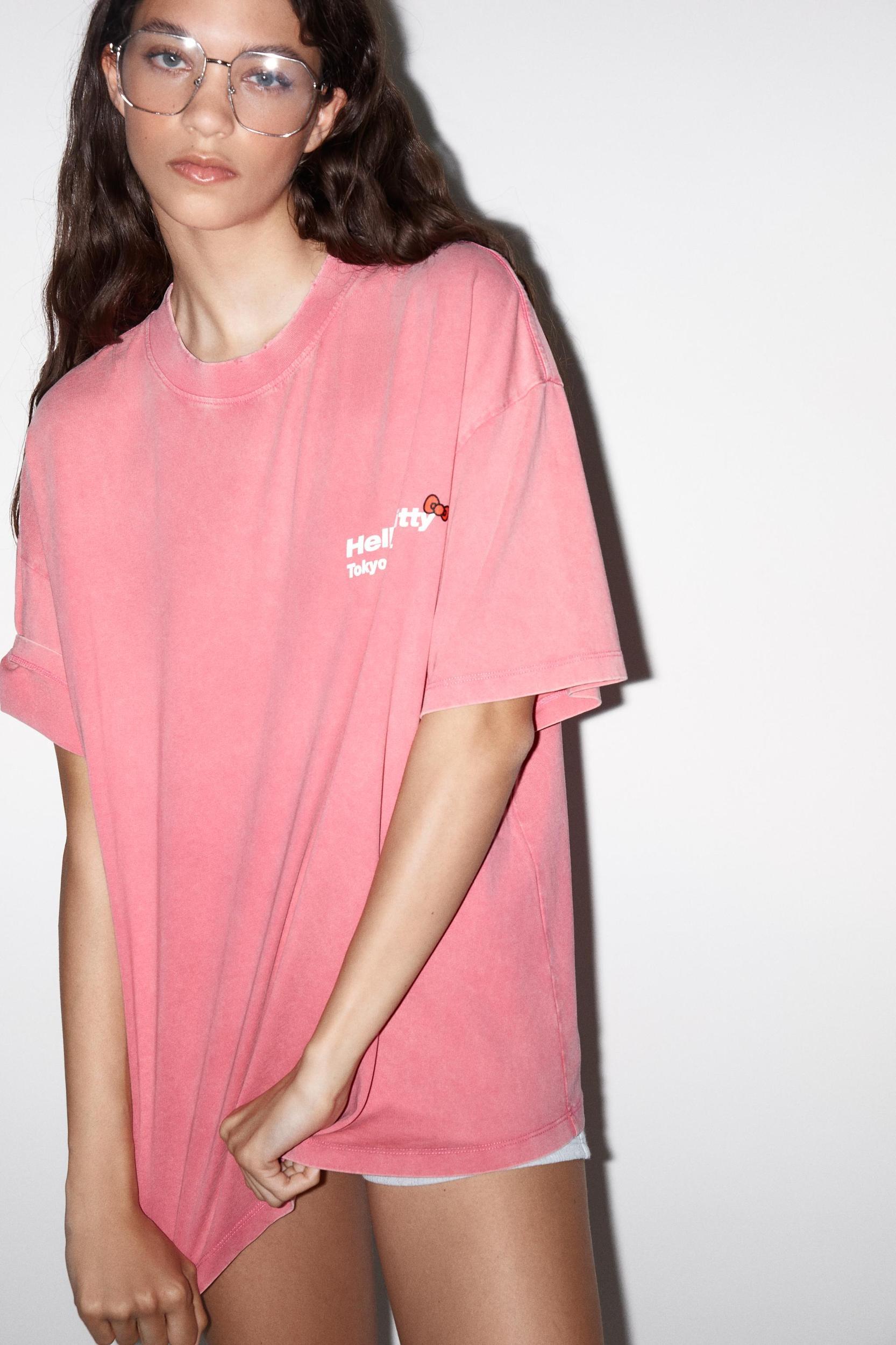 HELLO KITTY © 2025 SANRIO WASHED EFFECT T-SHIRT Product Image