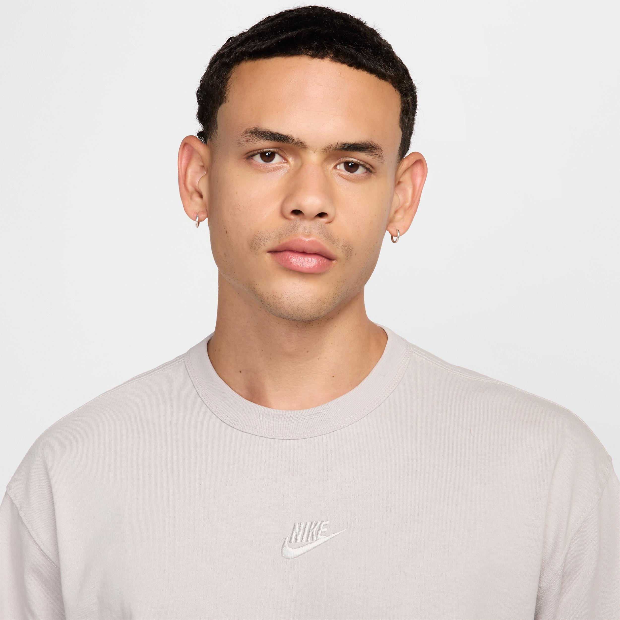 Men's Nike Sportswear Premium Essentials Long-Sleeve T-Shirt Product Image