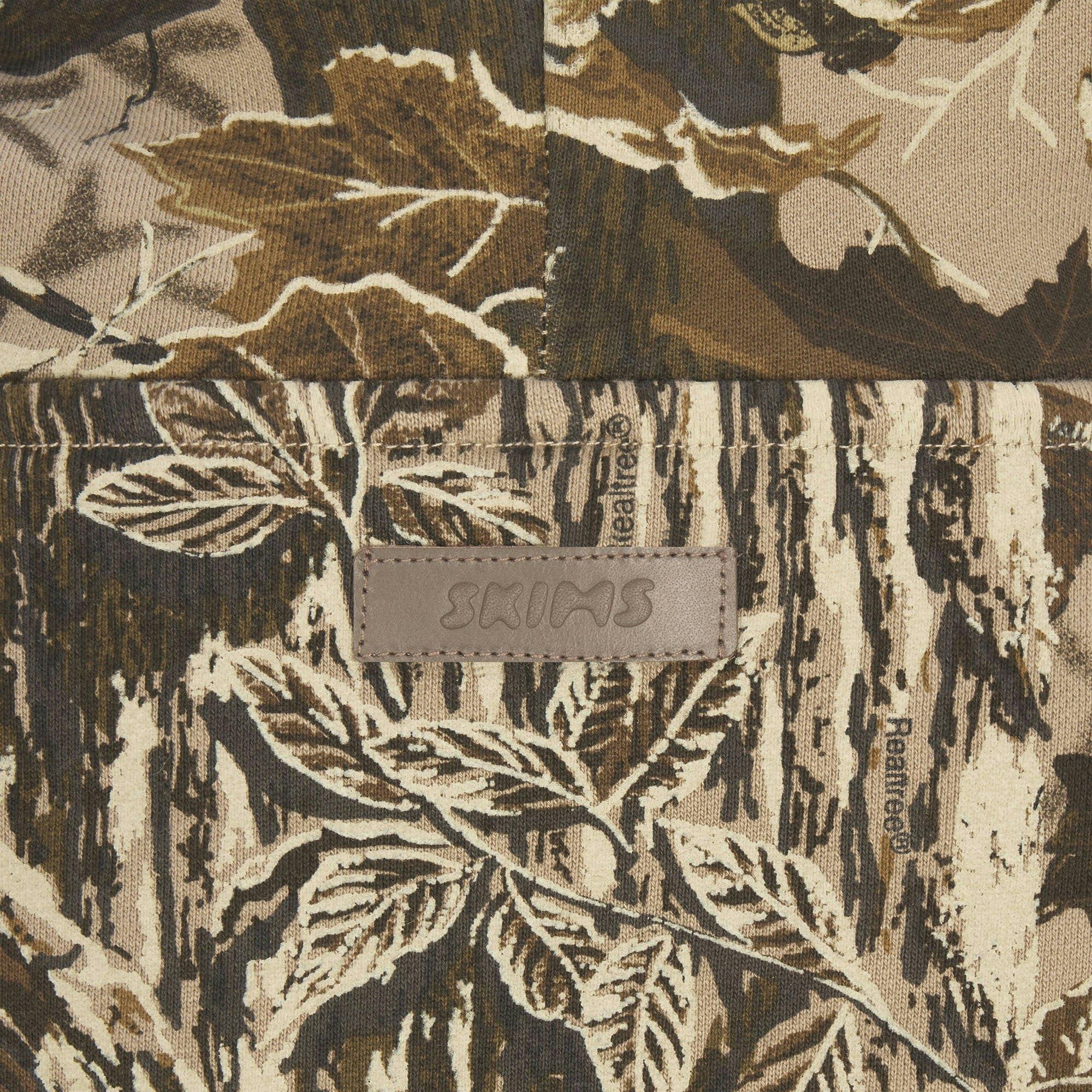HEAVYWEIGHT FLEECE MENS REALTREE RELAXED SHORT | REALTREE CAMO PRINT Product Image