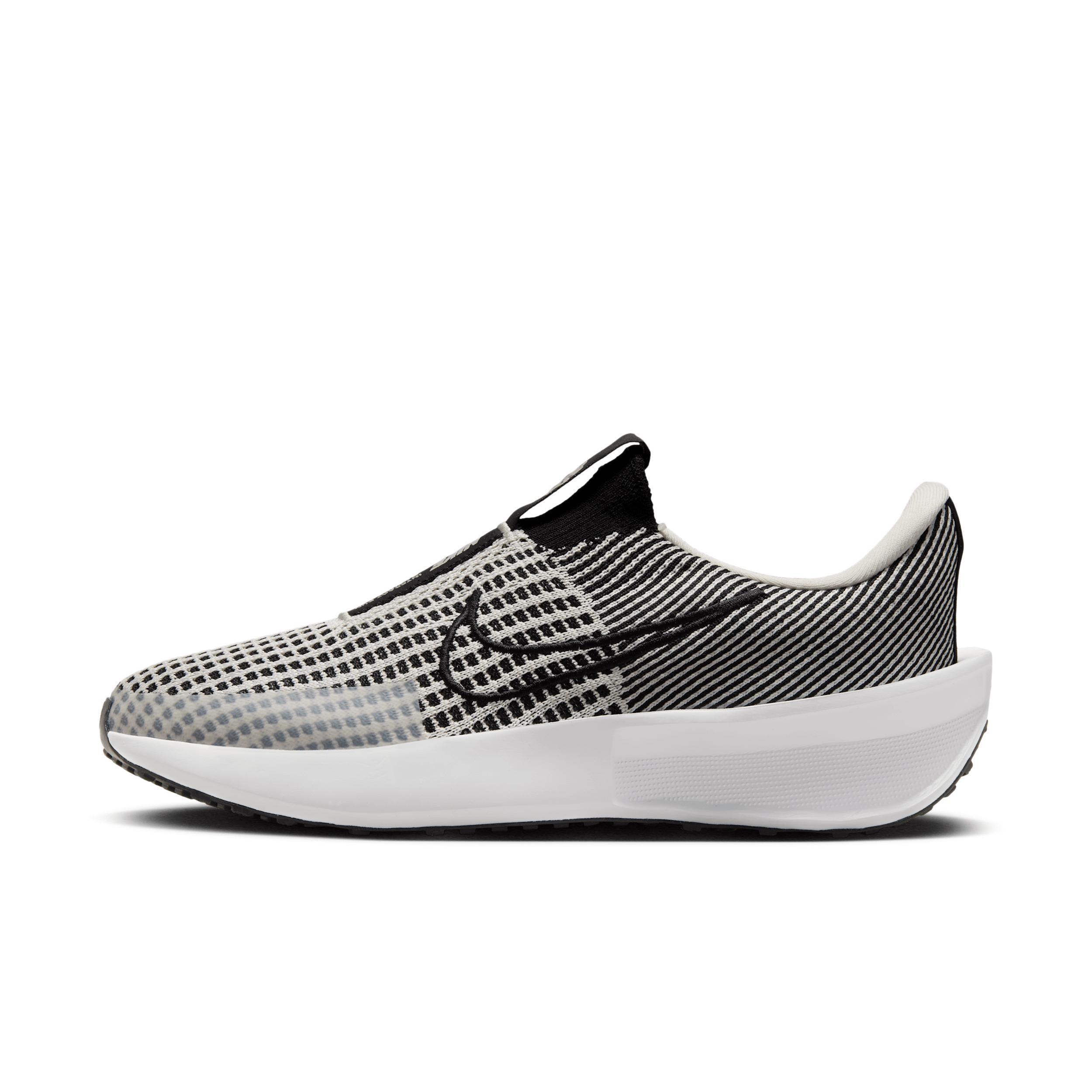 Nike Women's Interact Run EasyOn Road Running Shoes Product Image