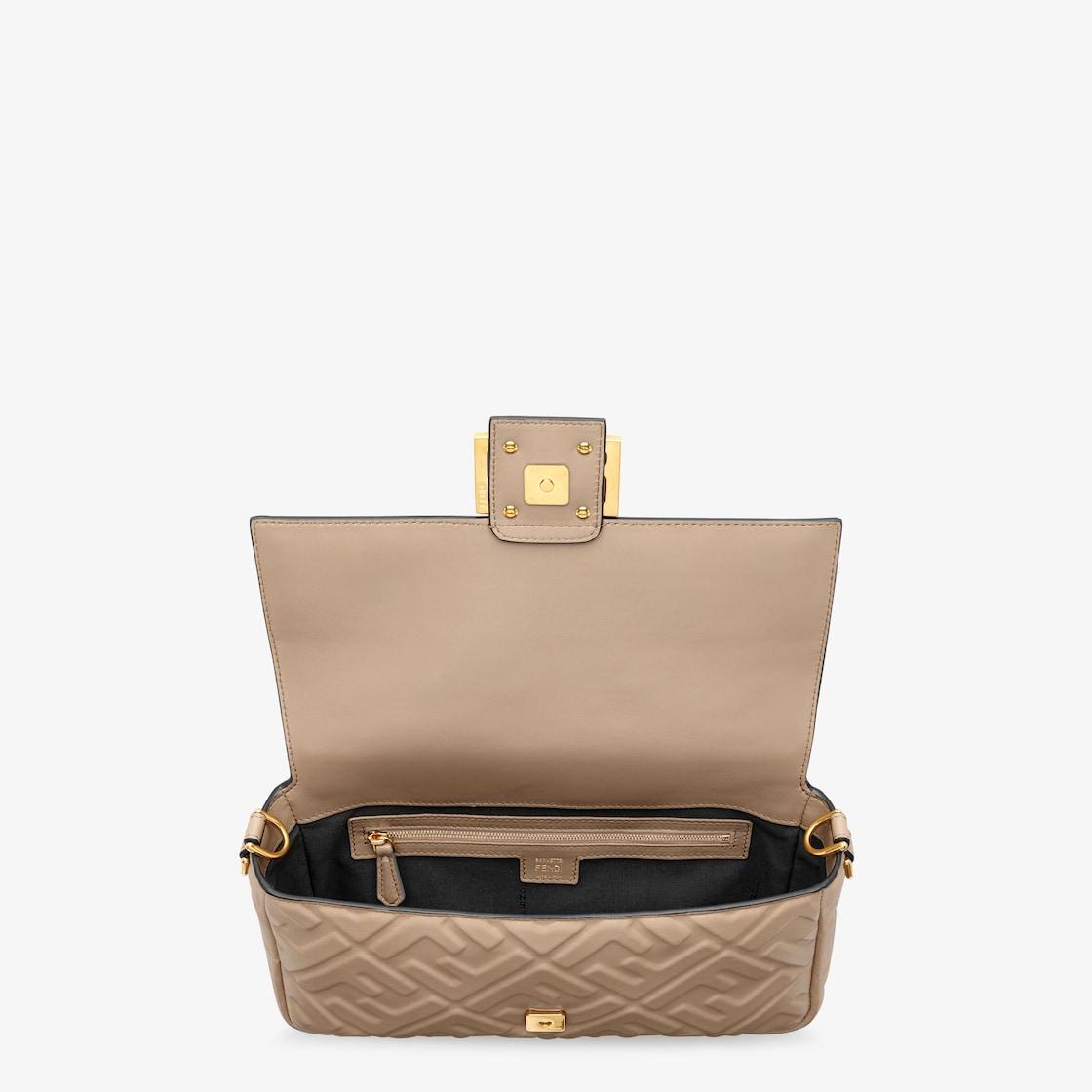 BaguetteBeige leather bag Product Image