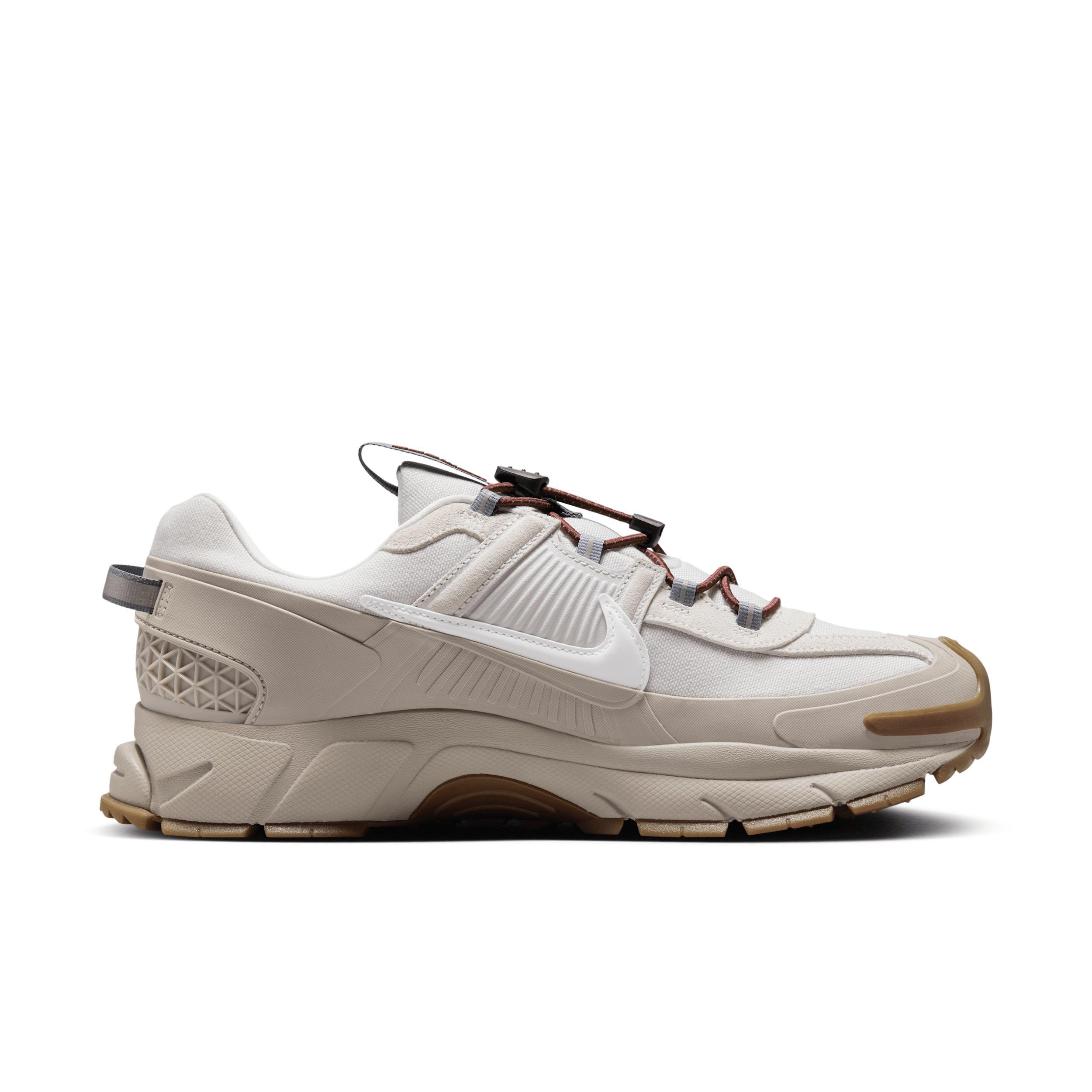 Nike Men's Zoom Vomero Roam Winterized Shoes Product Image