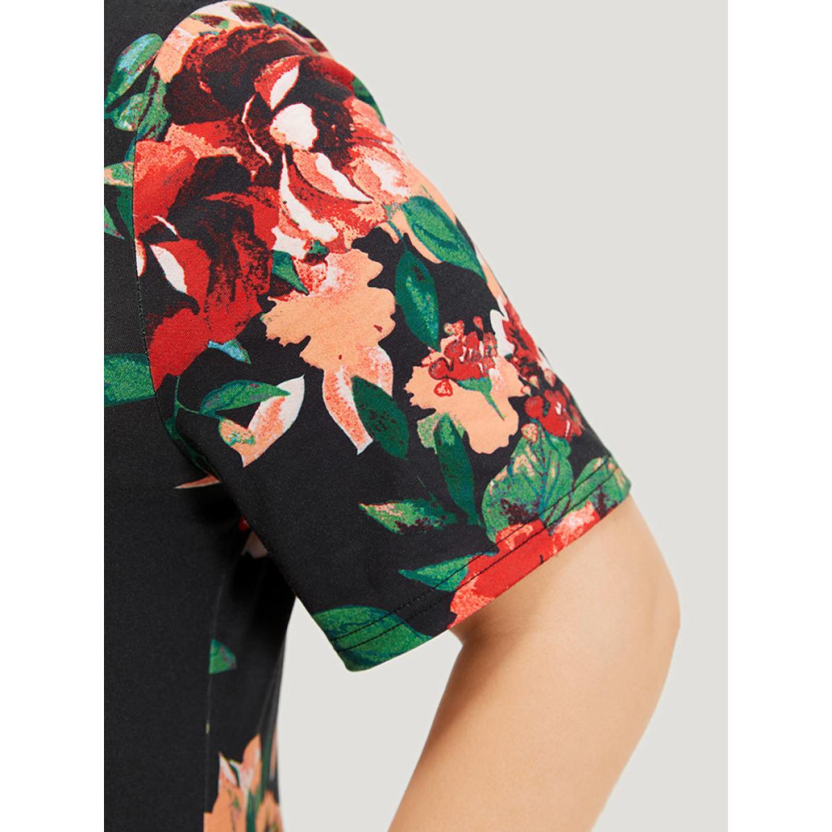 Plus Size Floral Print Pocket Midi Dress Black Women Casual Pocket Round Neck Short sleeve Curvy Midi Dress BloomChic 28/5X Product Image