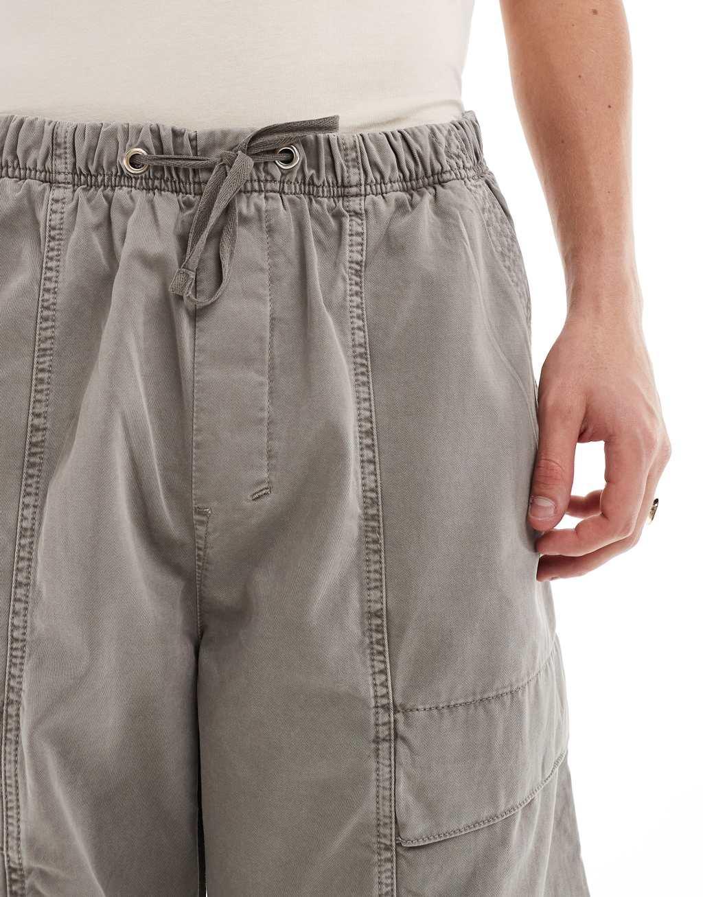 Pull&Bear wide leg washed cargo shorts in gray Product Image