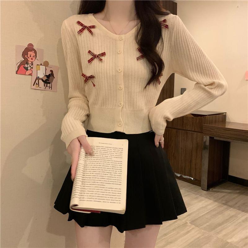 Long-Sleeve Crew Neck Bow Ribbed Button Knit Top Product Image