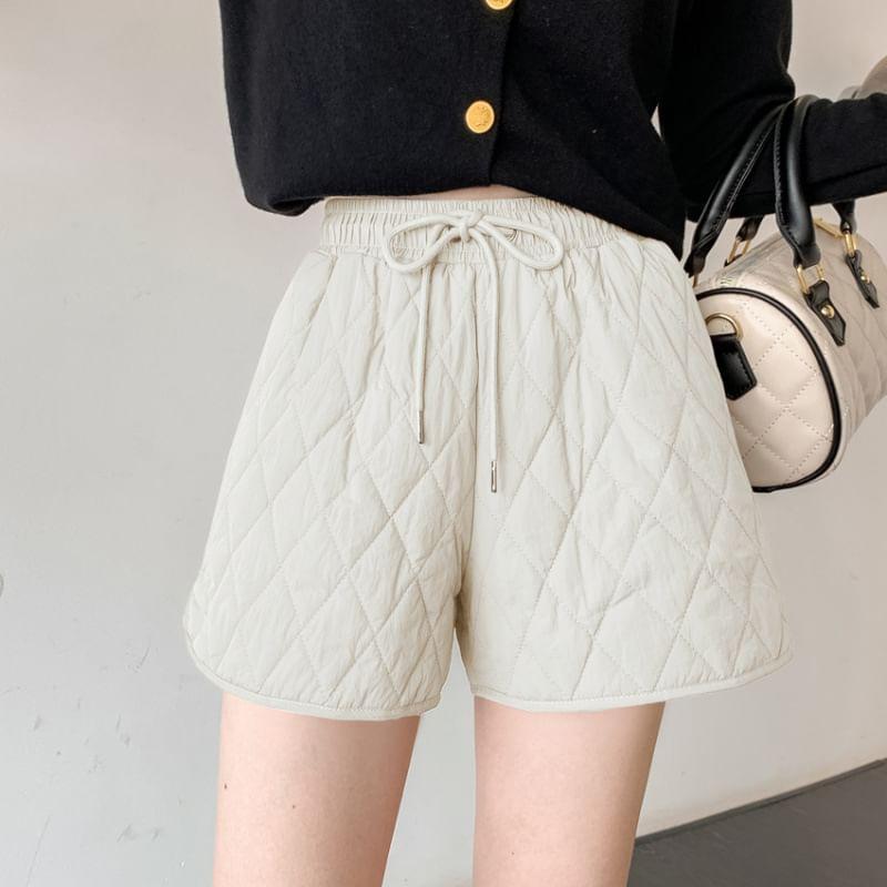 High Waist Plain Quilted Shorts Product Image