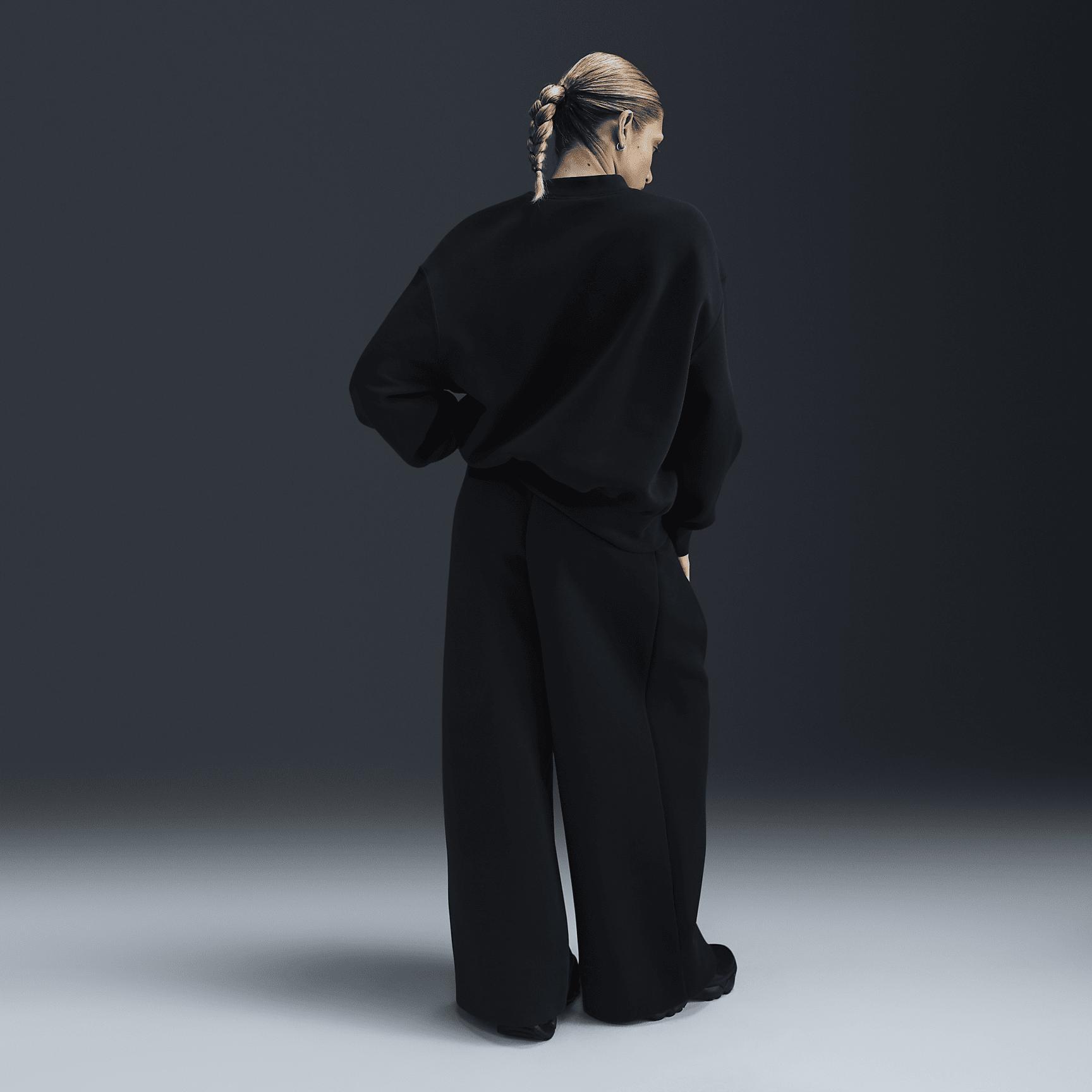 Womens Nike Sportswear Tech Fleece Oversized Crew-Neck Sweatshirt | FV8041-010 Product Image