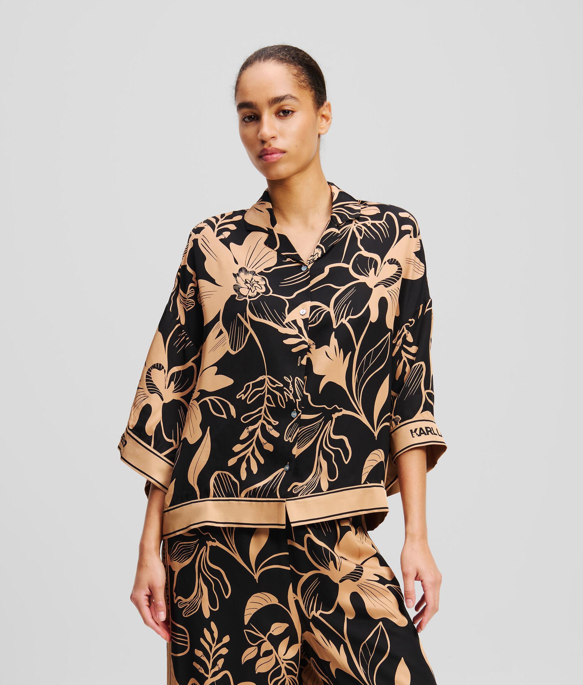 SHORT-SLEEVED BLOUSE Product Image