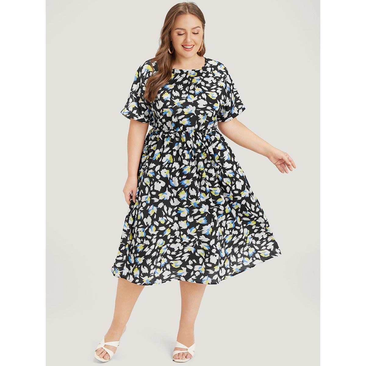 Plus Size Floral Print Pocket Round Neck Flutter Hem Dress Black Women Elegant Ruffles Round Neck Short sleeve Curvy Midi Dress BloomChic 22-24/3X Product Image