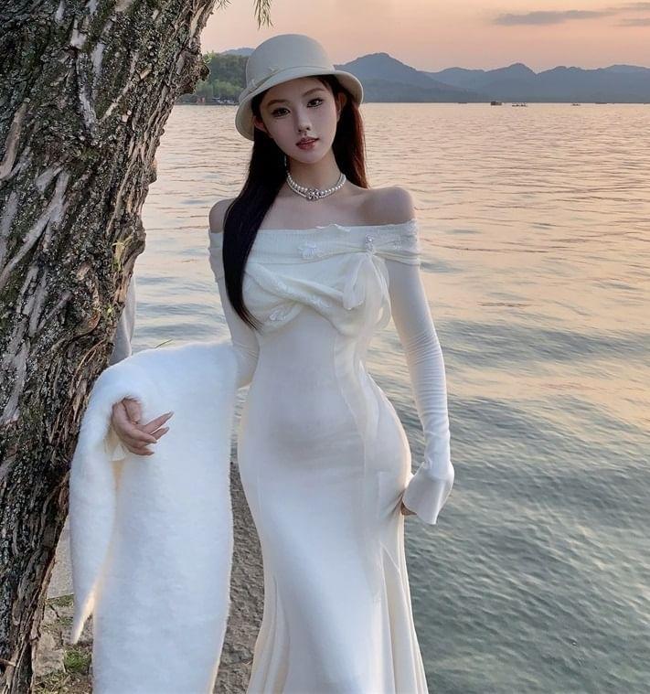 Off-Shoulder Long-Sleeve Plain Knotted Midi Mermaid Dress Product Image