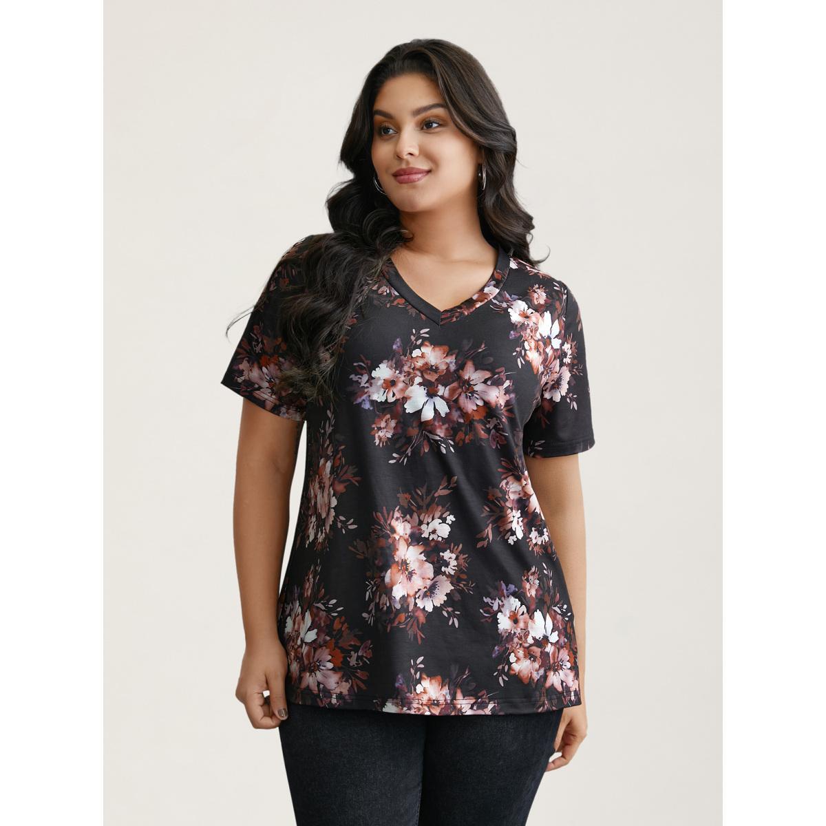 Plus Size Floral Print V Neck Stretchy T-shirt Black Women Elegant Non Natural Flowers V-neck Everyday T-shirts BloomChic 28/5X Product Image