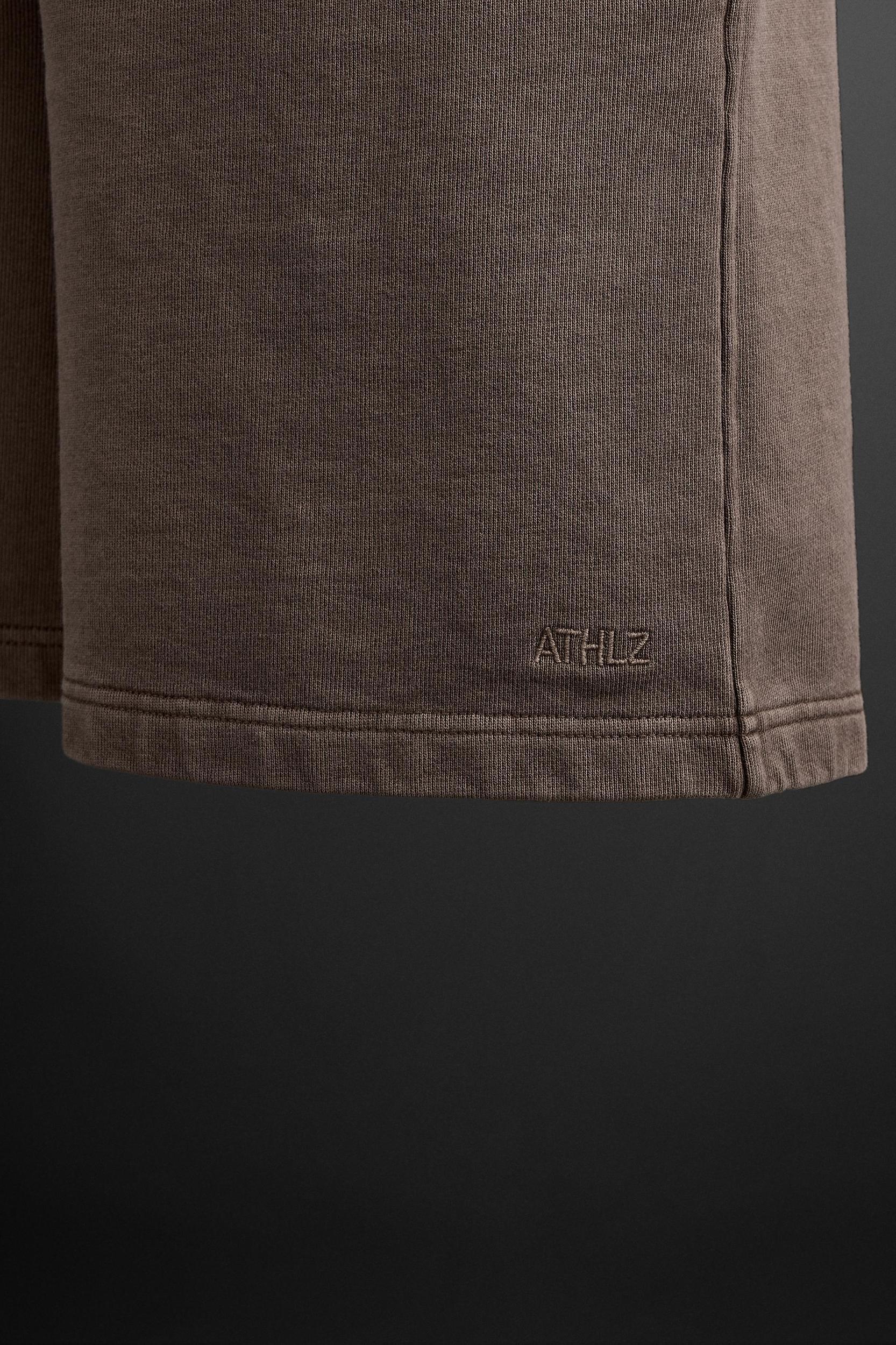 JOGGER SHORTS Product Image